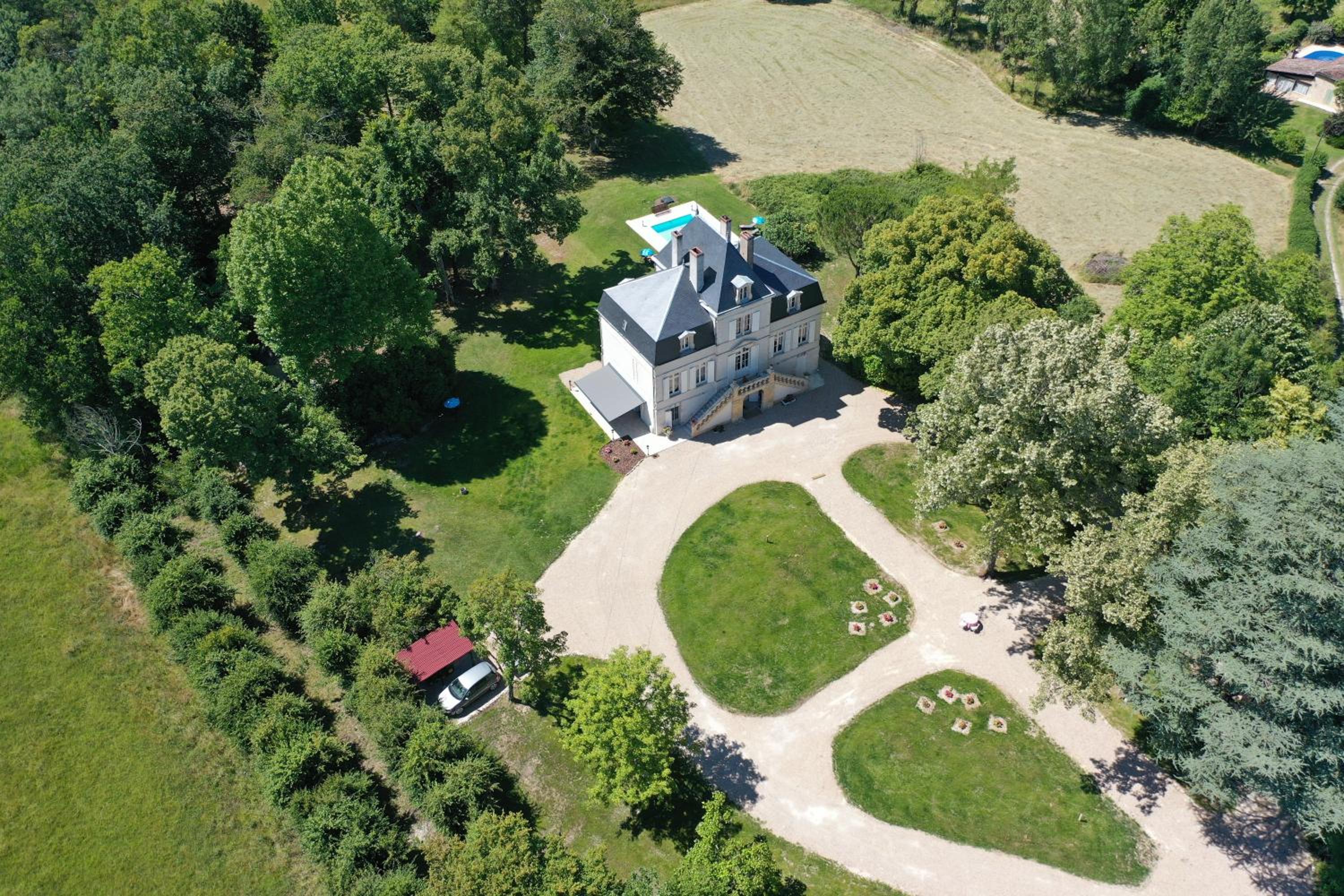 MANOIR LE COUTUREAU maisons d'hôtes view 2
