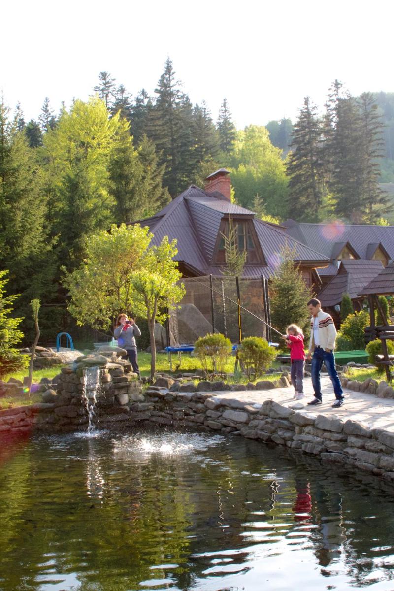 Smerekovyi Dvir