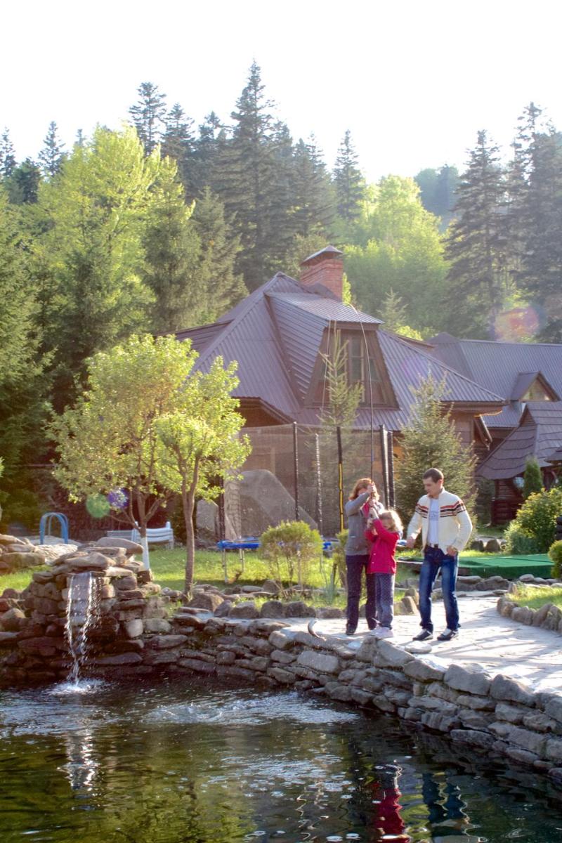 Smerekovyi Dvir