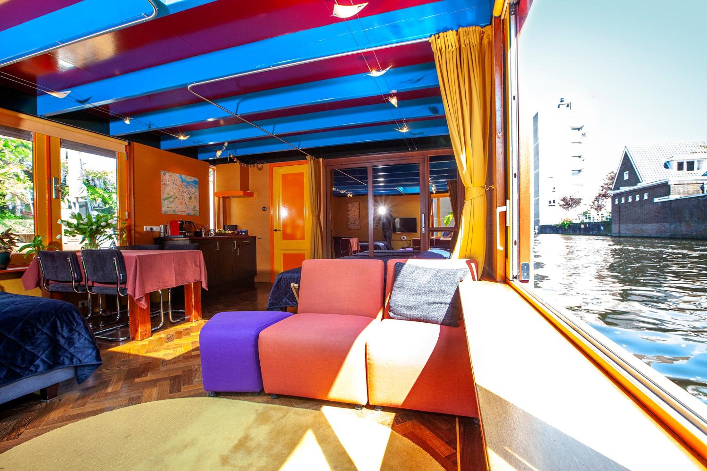 Dreamtime Houseboat