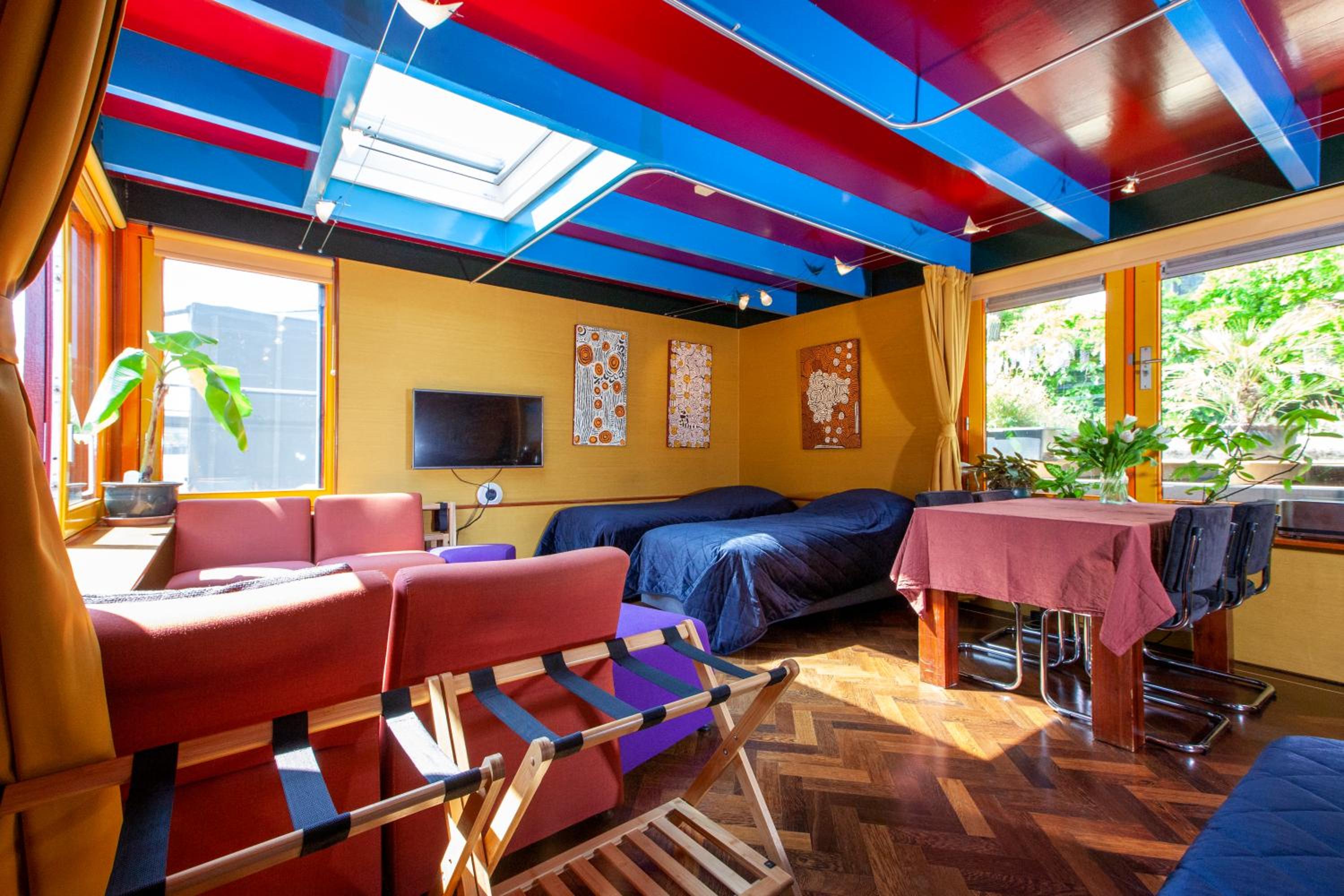 Dreamtime Houseboat