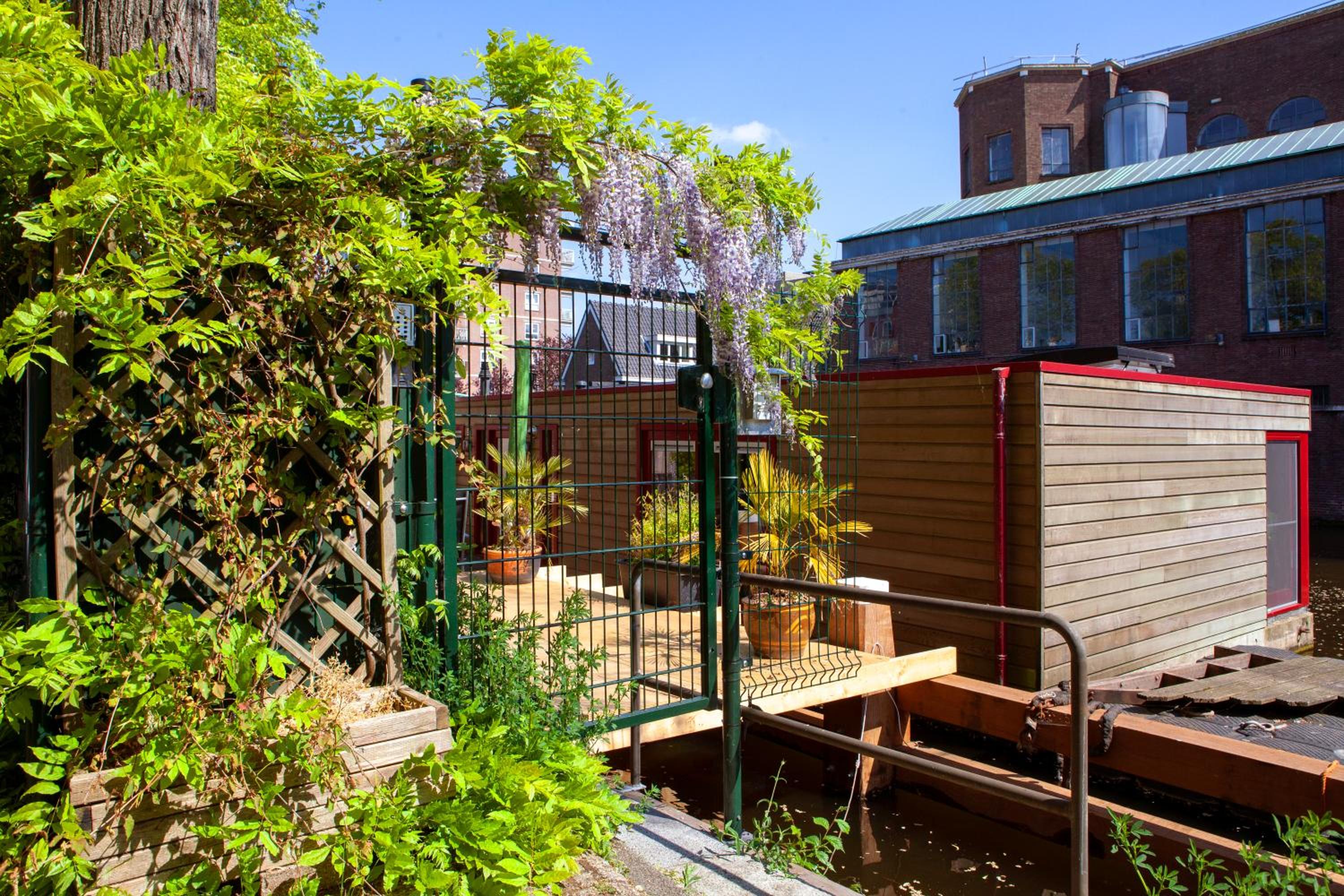 Dreamtime Houseboat