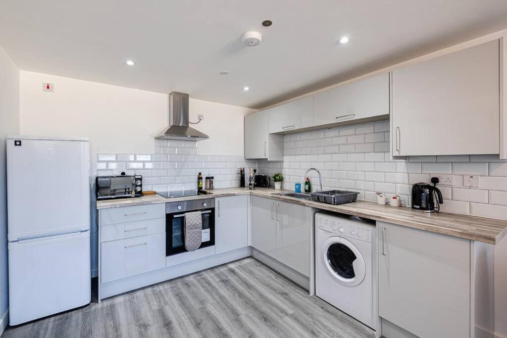 Entire 1 bed apt in the centre of Stockport view 4