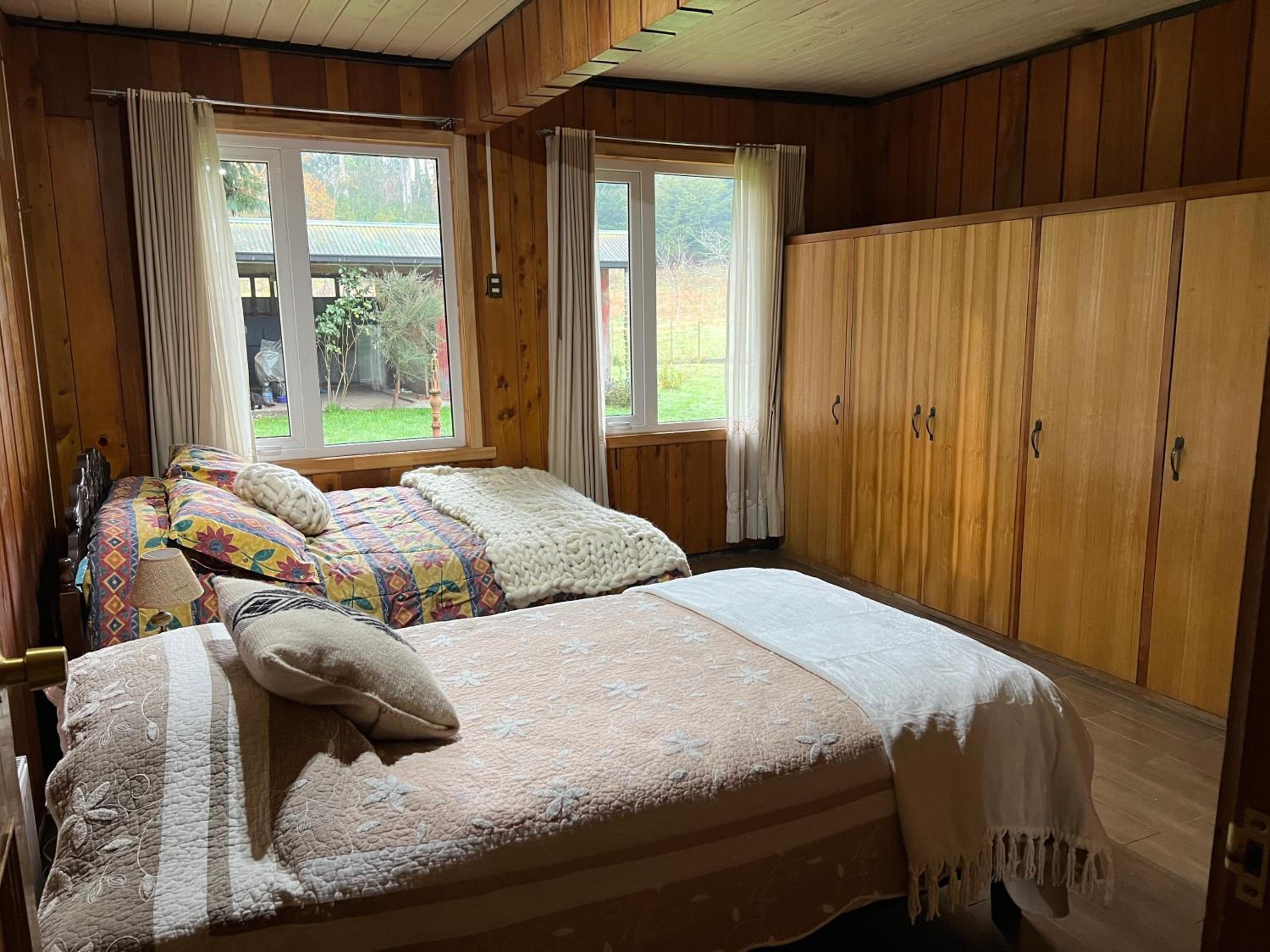Cabañas y Hostal Casa de Campo Rukaleufu a orillas del Rio Huiscapi
