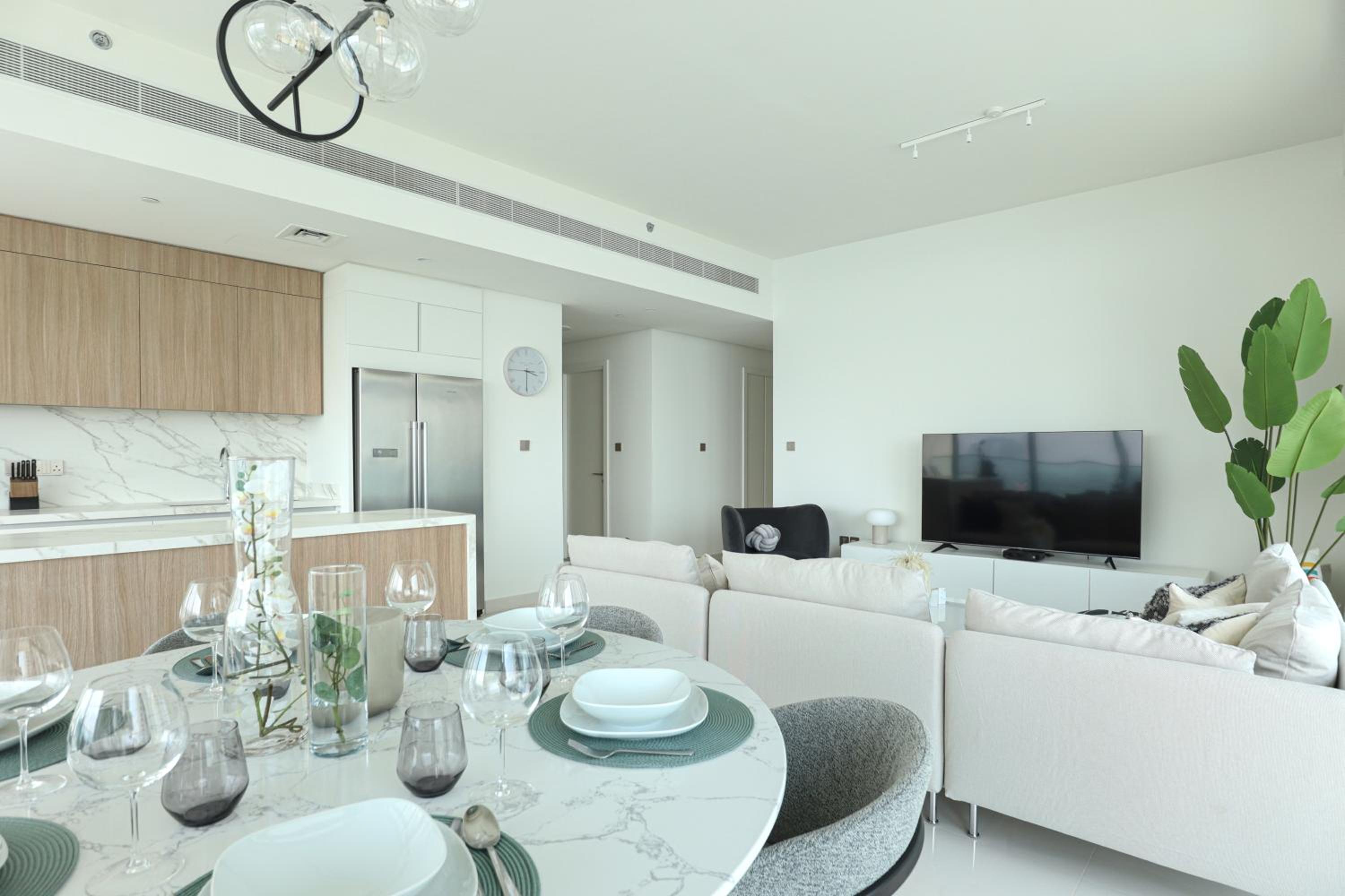 HiGuests - Superlative apt with private beach access