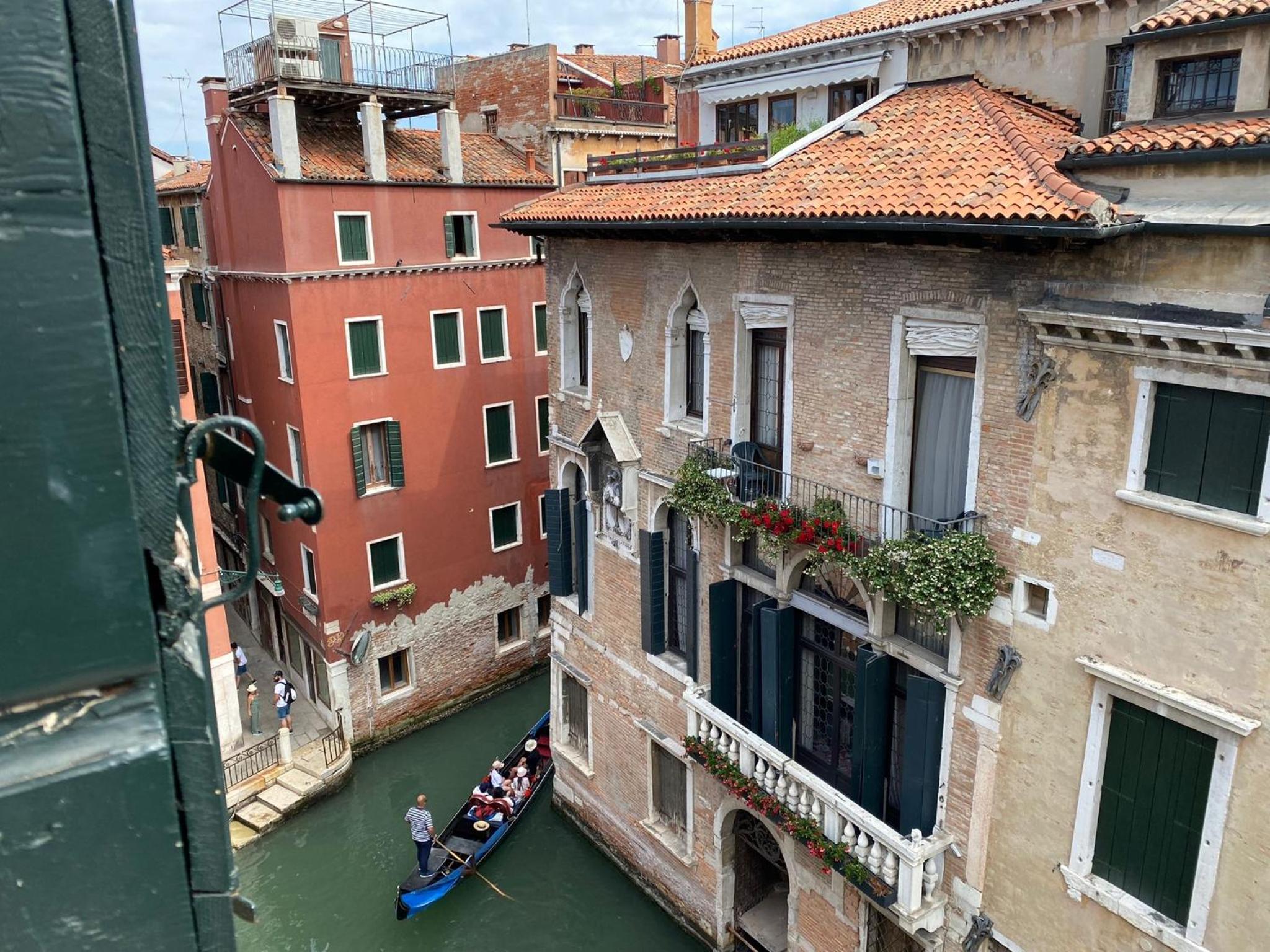 Anzolo Palace - Rooms & Apartments