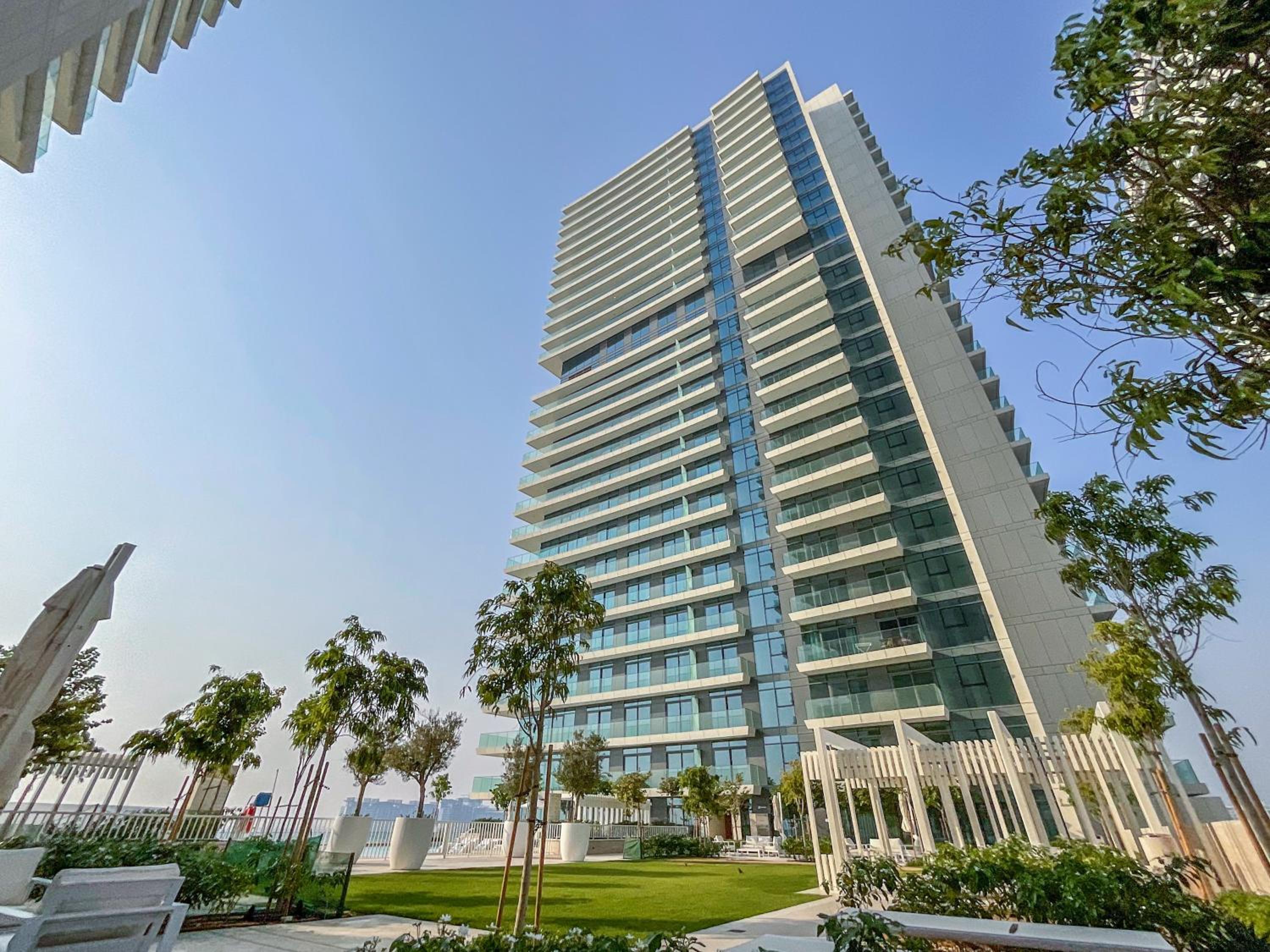 HiGuests - Superlative apt with private beach access