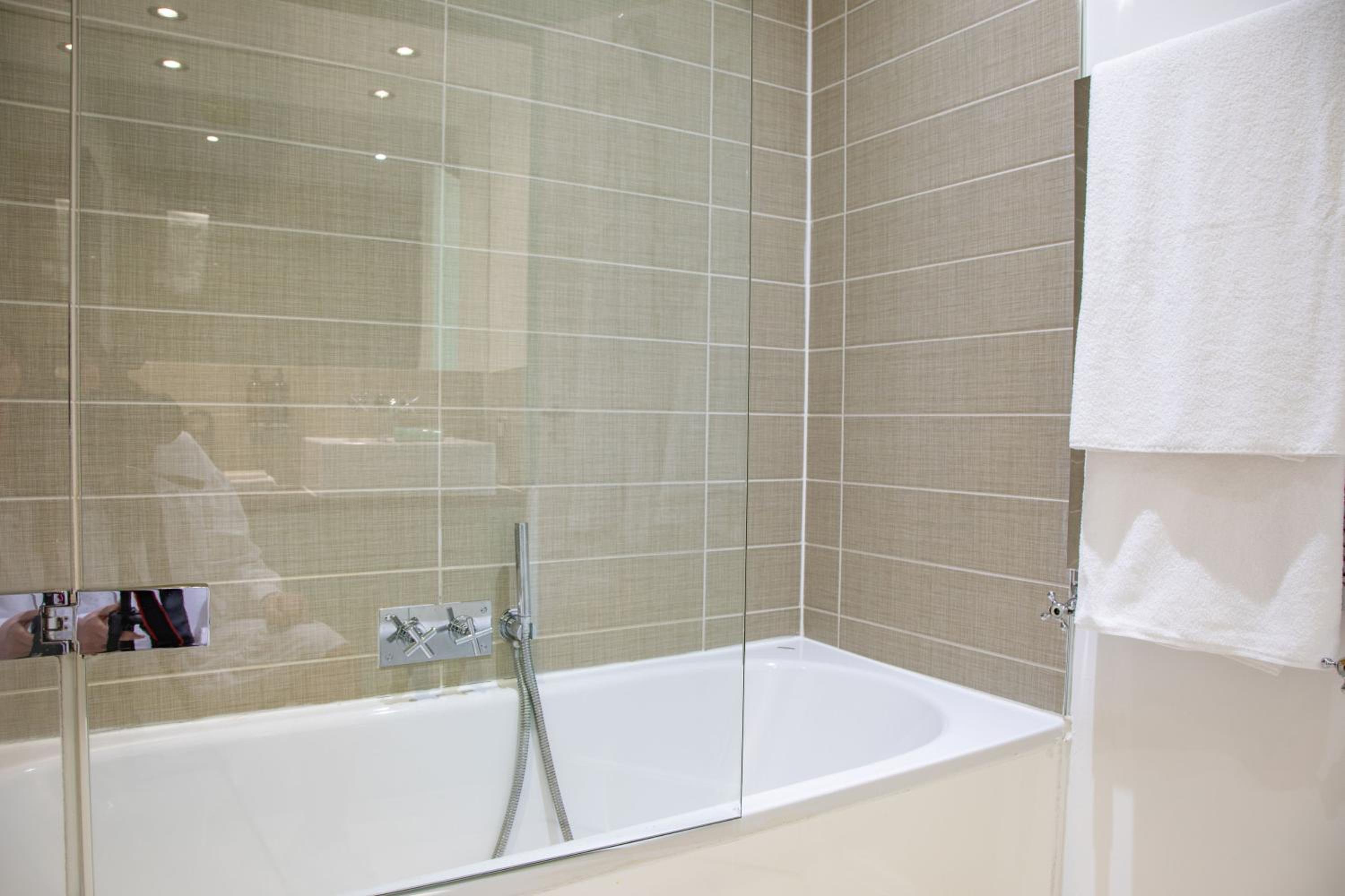 Holm House - Stylish Coastal Suites - HEDD Spa - Silures Bar & Restaurant, photo 75