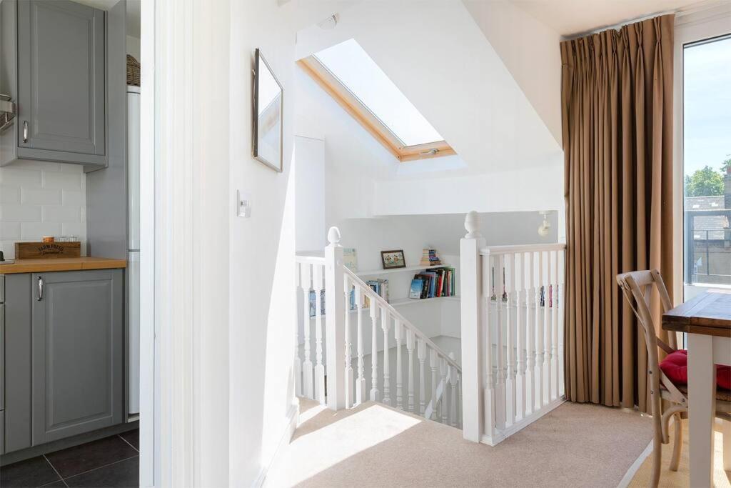 Spacious 3 bedroom flat with terrace