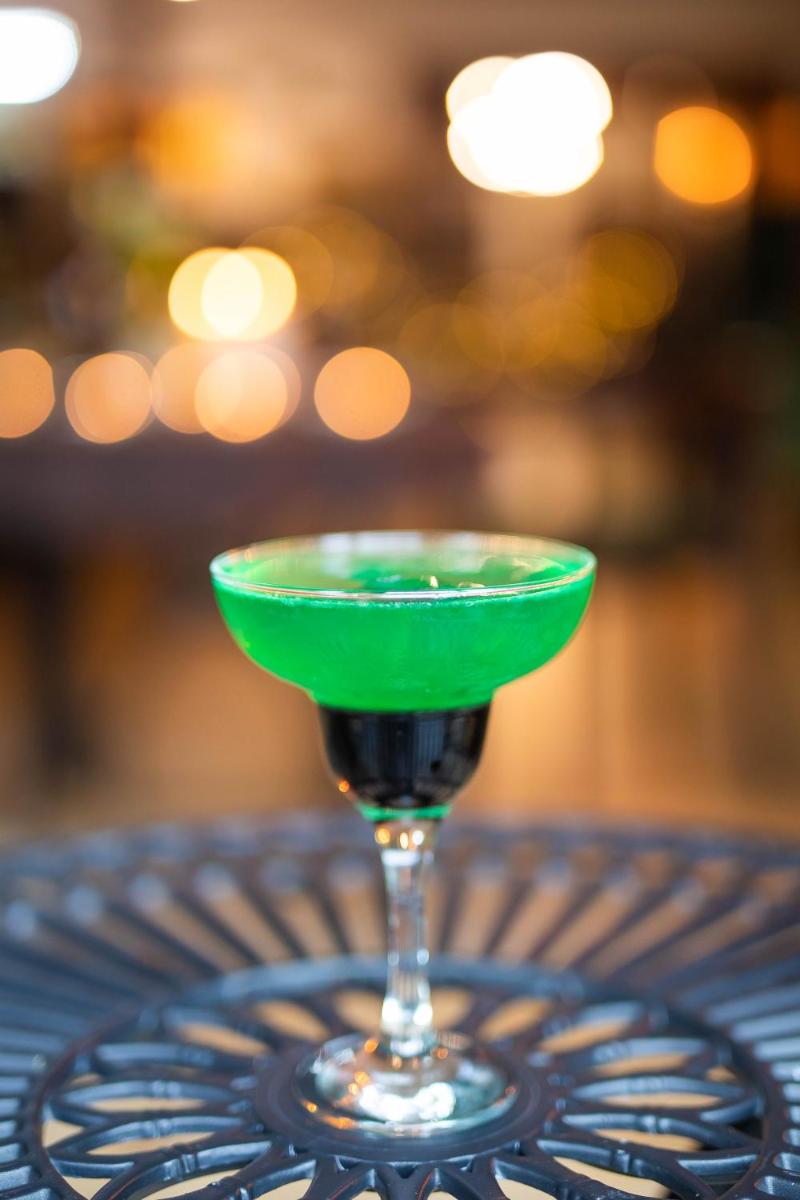 bar