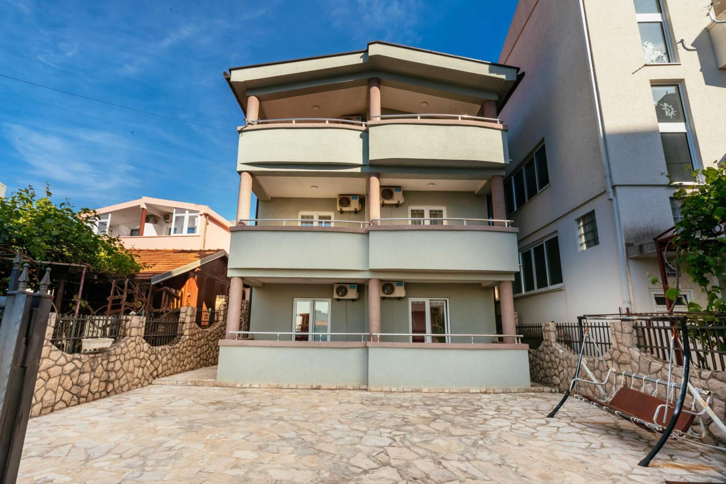 Sea House Apartments