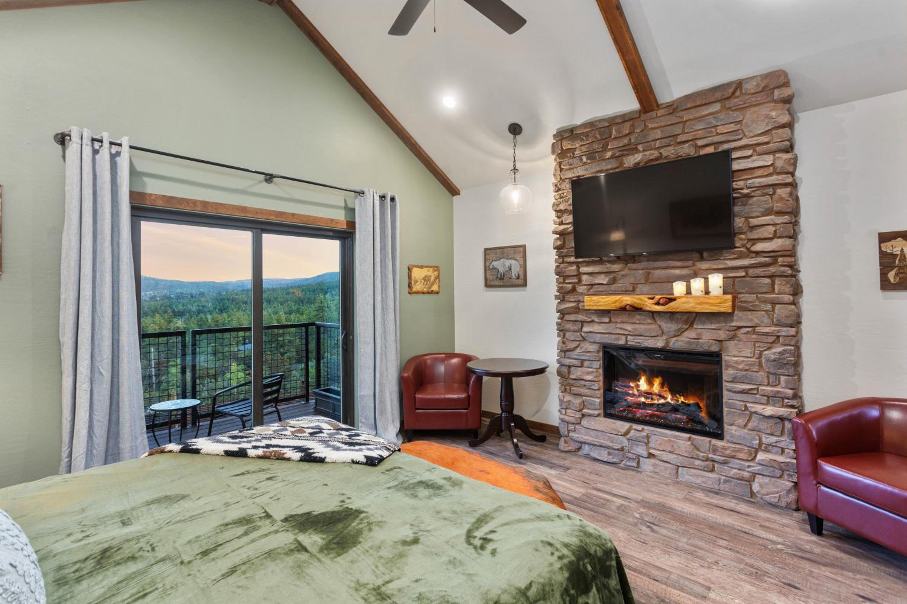 Lodge at 5600 view 4