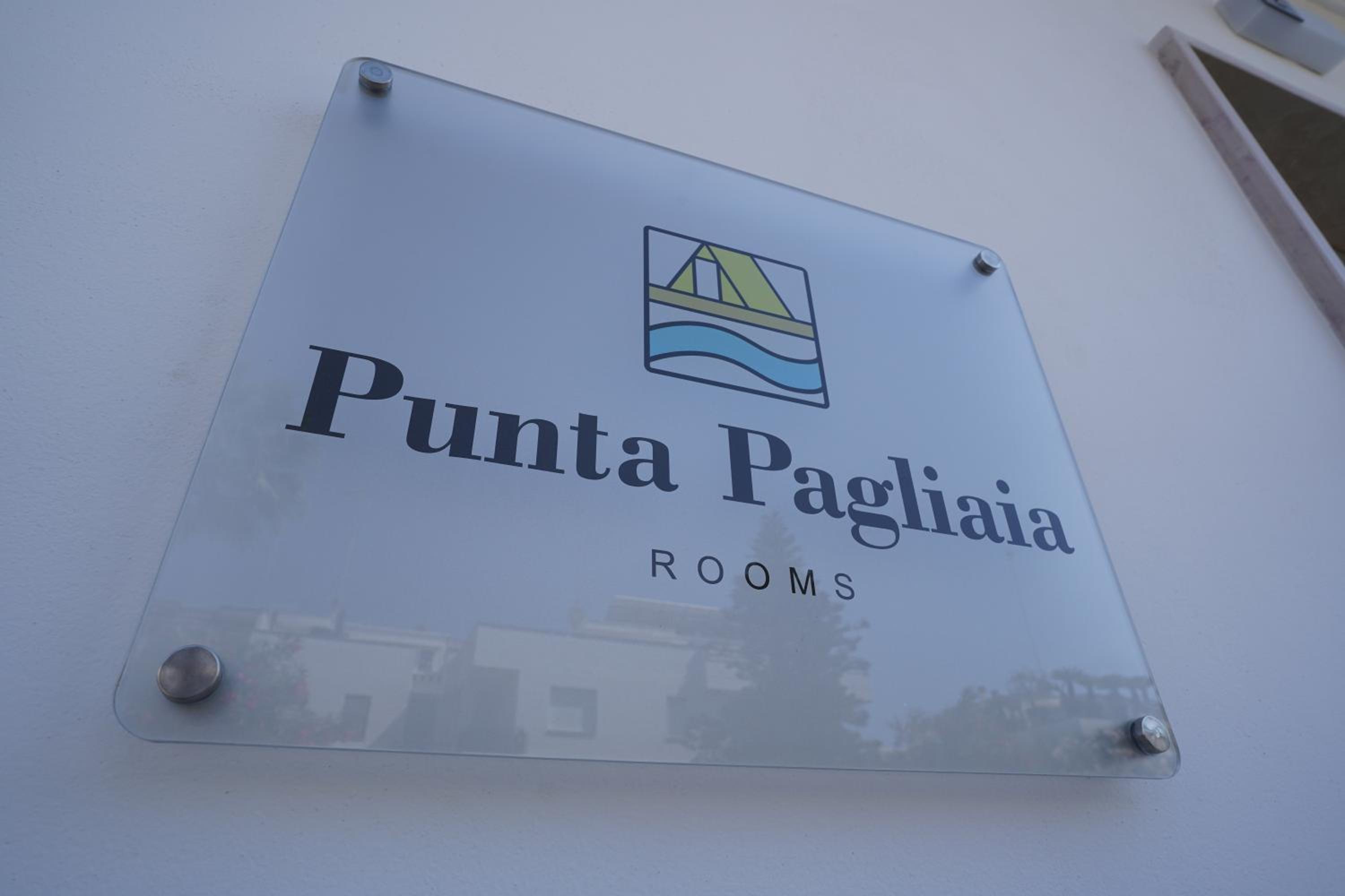 Punta Pagliaia rooms