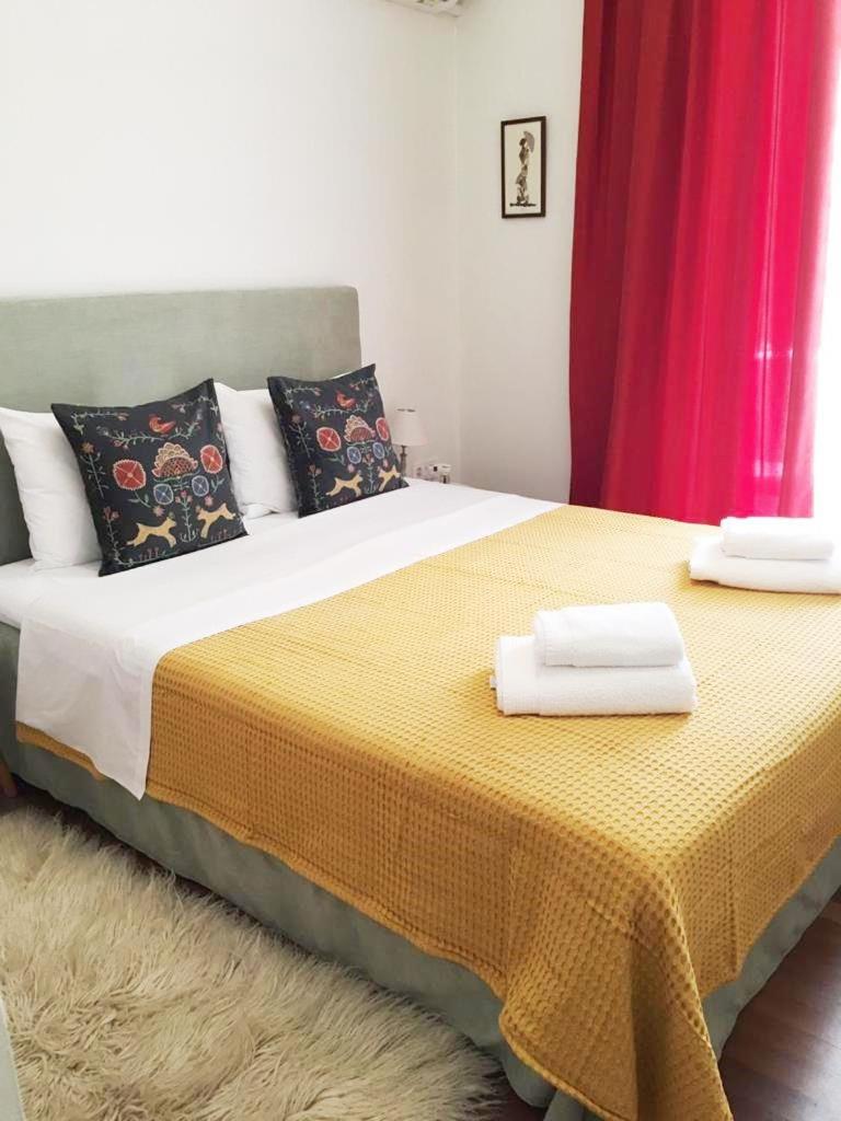 A Stroll to the Acropolis - By Athenian Homes