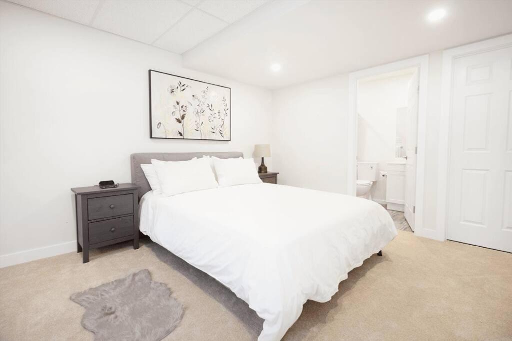 3BR condo with free parking and in-suite laundry view 4