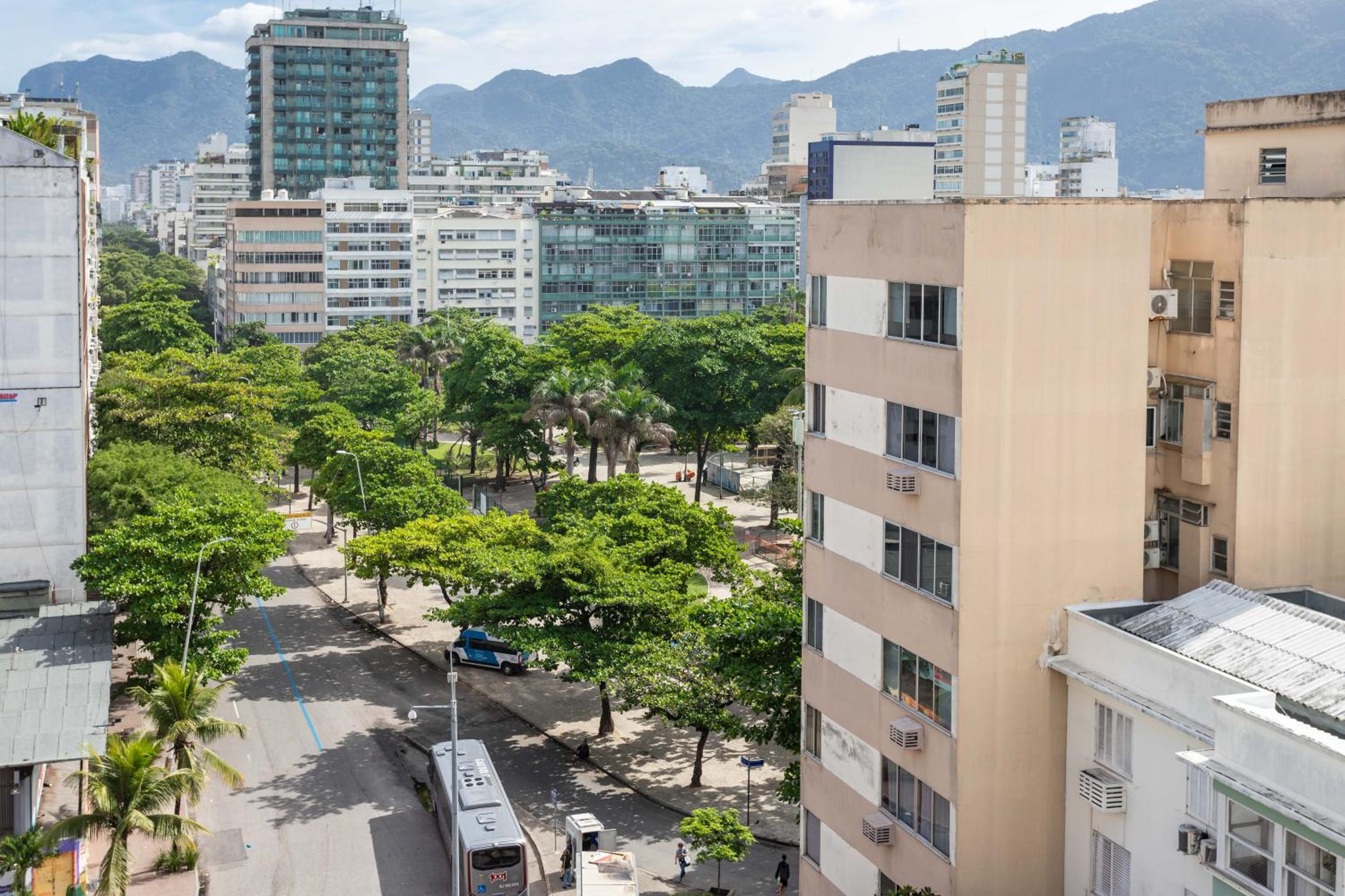 Unhotel - Aluguel de Apartamento em Ipanema ao lado da praia view 2