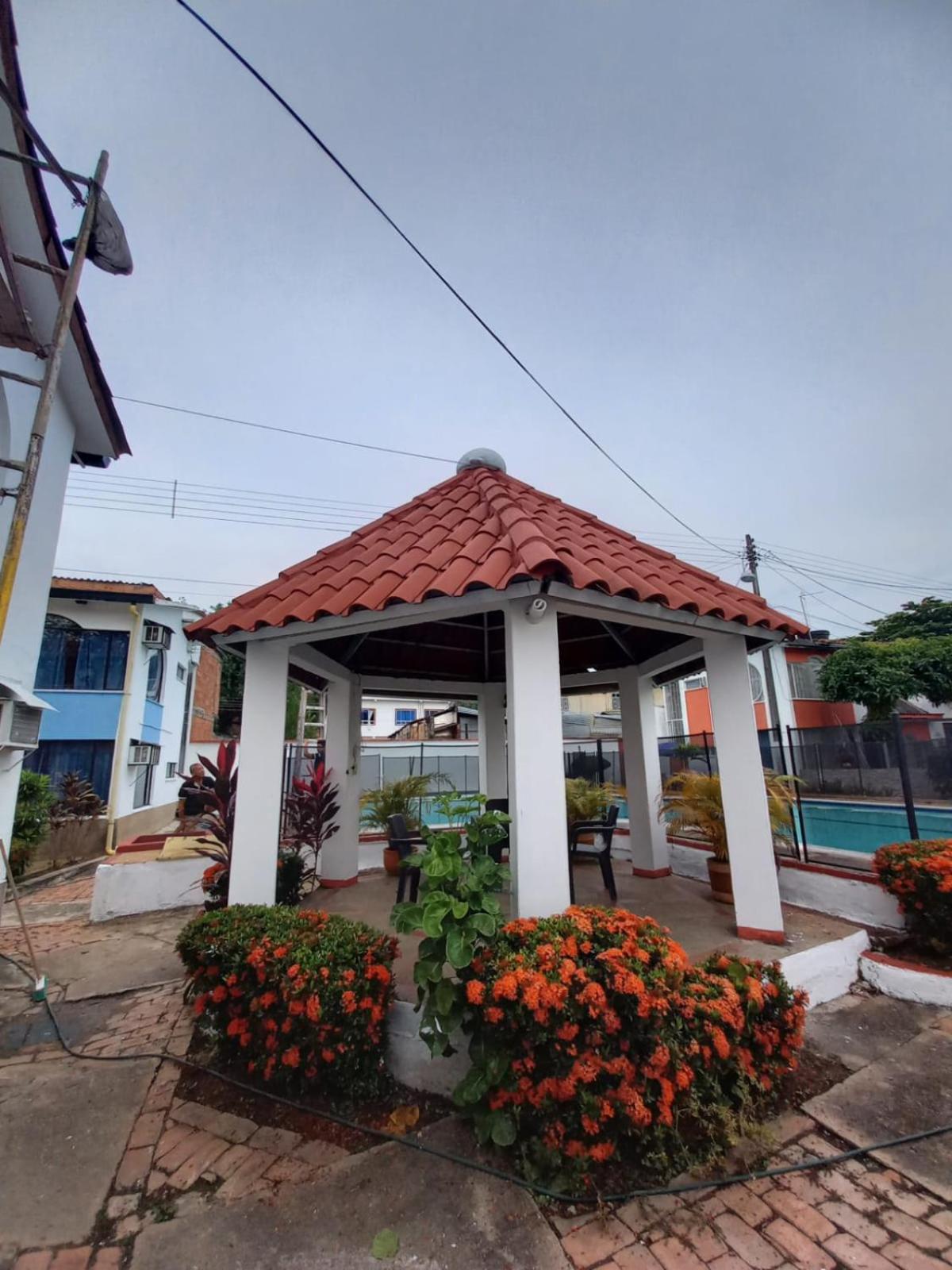 Casa comoda, bien ubicada en conjunto con piscina