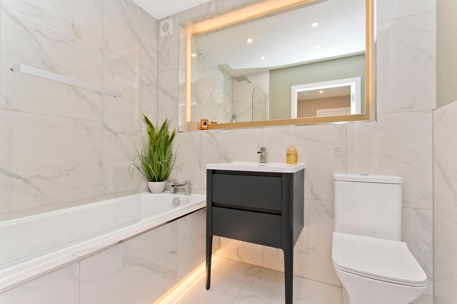Modern City Centre 2 Bedroom 2 Bathroom Apartments, Main Door Ground with Private Parking view 3