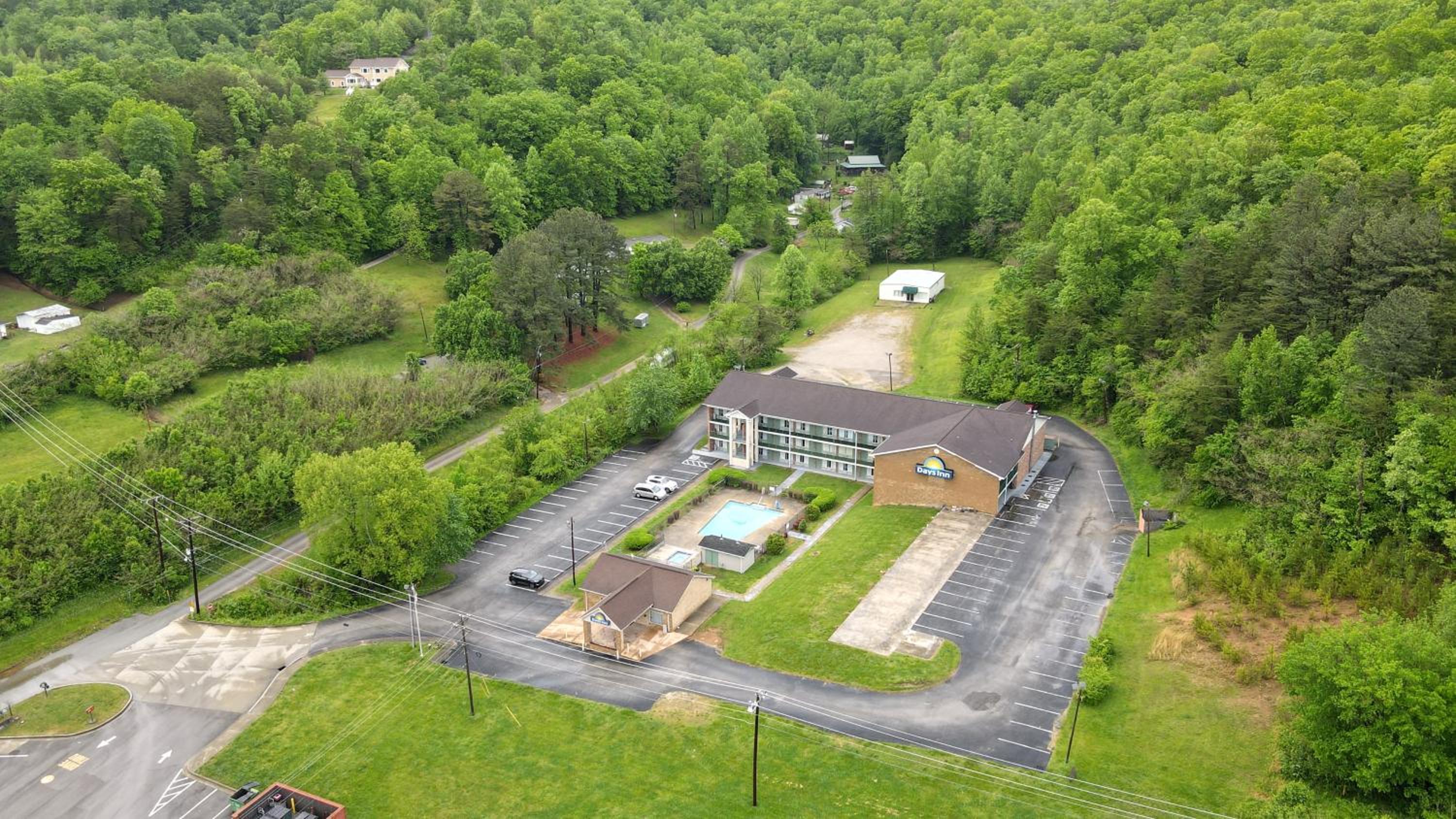 Days Inn by Wyndham Jellico - Tennessee State Line view 3