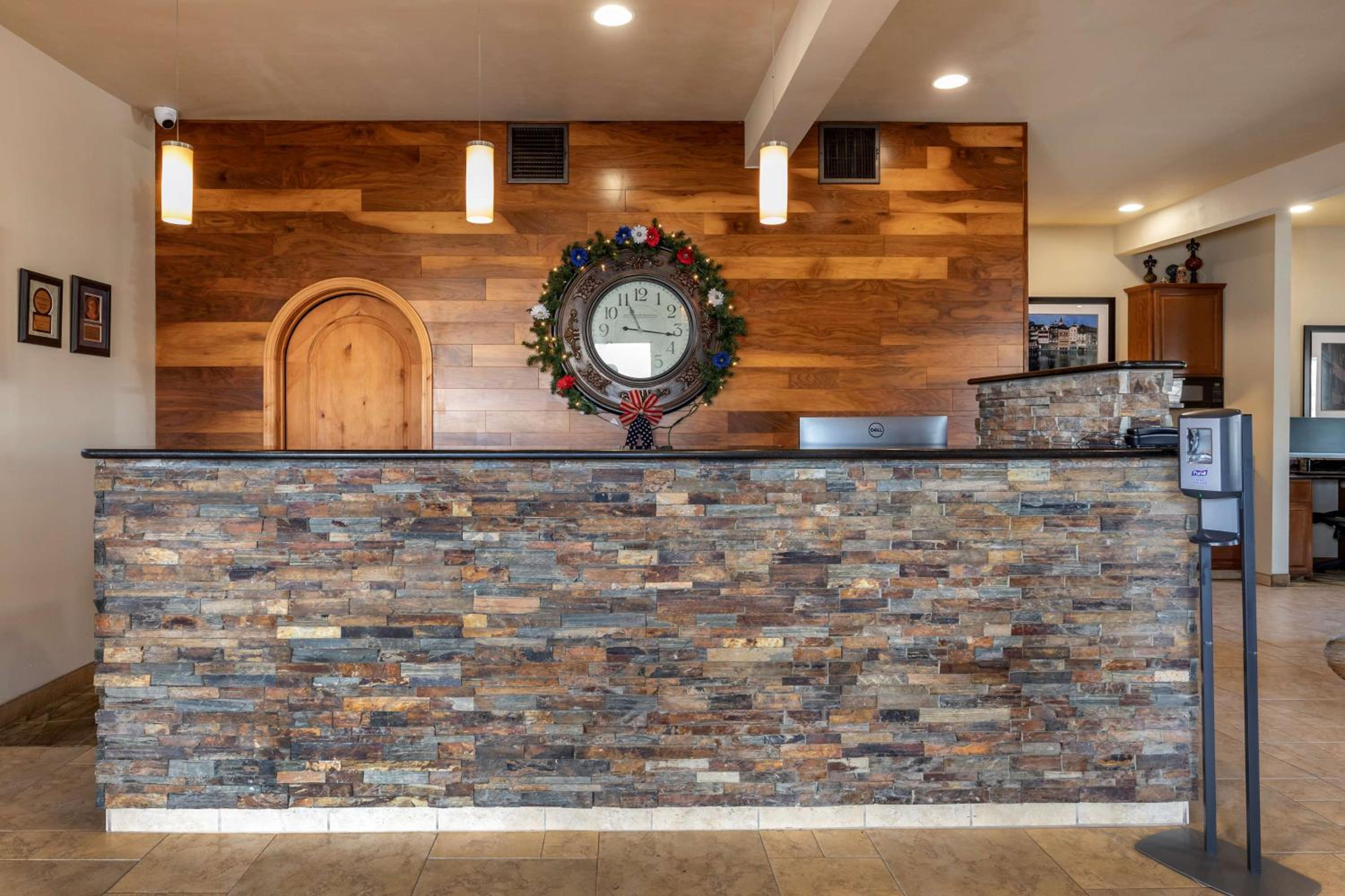 Pecos Vacations - Best Western Swiss Clock Inn - Property Image 3