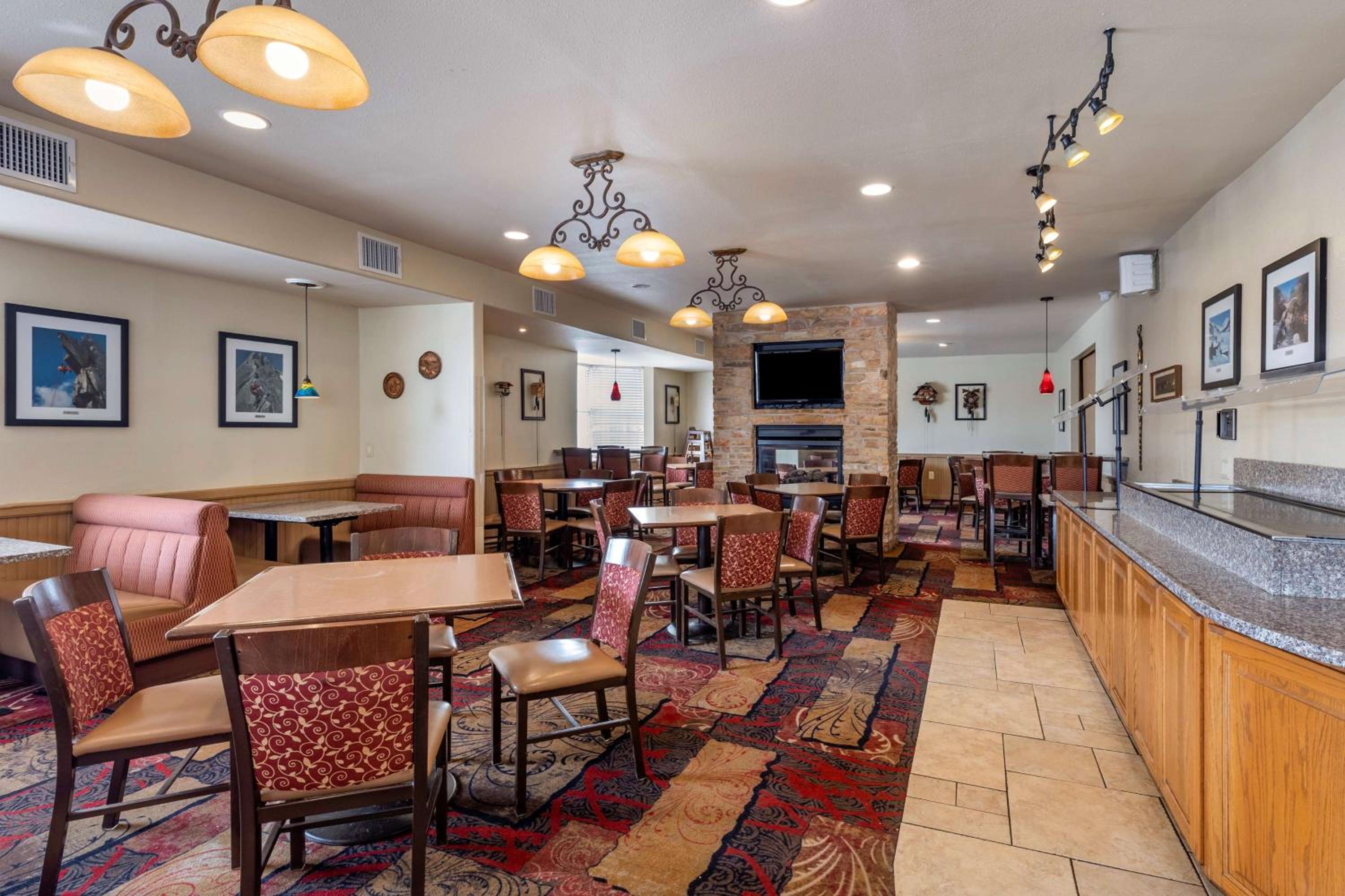 Pecos Vacations - Best Western Swiss Clock Inn - Property Image 10