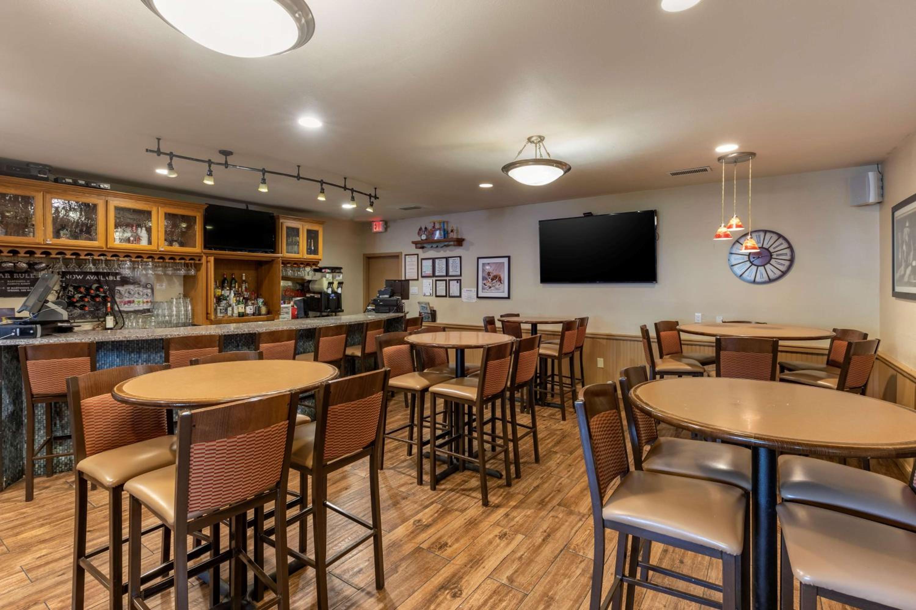 Pecos Vacations - Best Western Swiss Clock Inn - Property Image 11