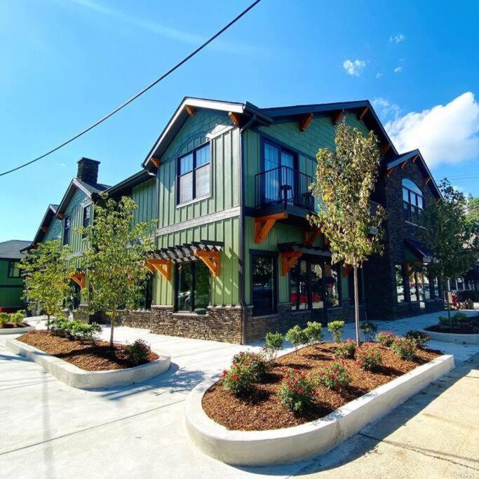 Hotel Dogwood at M&P - Balcony - Image 1