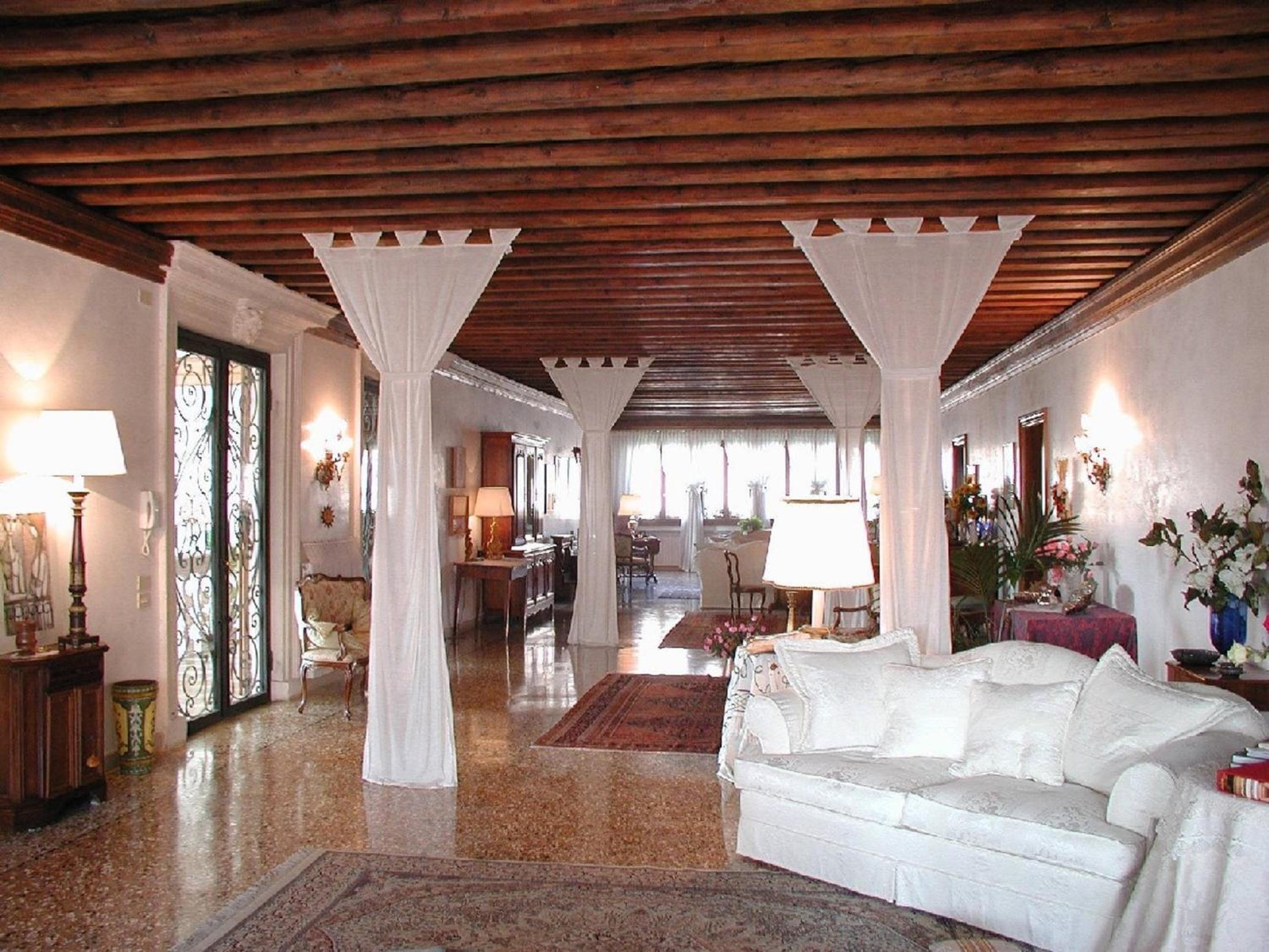 At Home a Palazzo