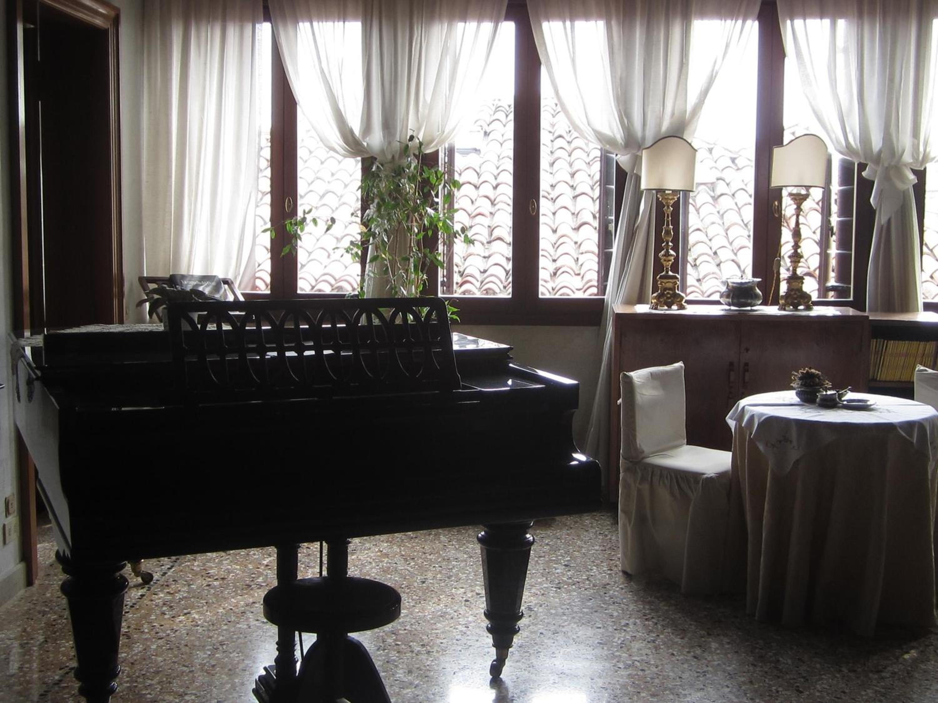At Home a Palazzo