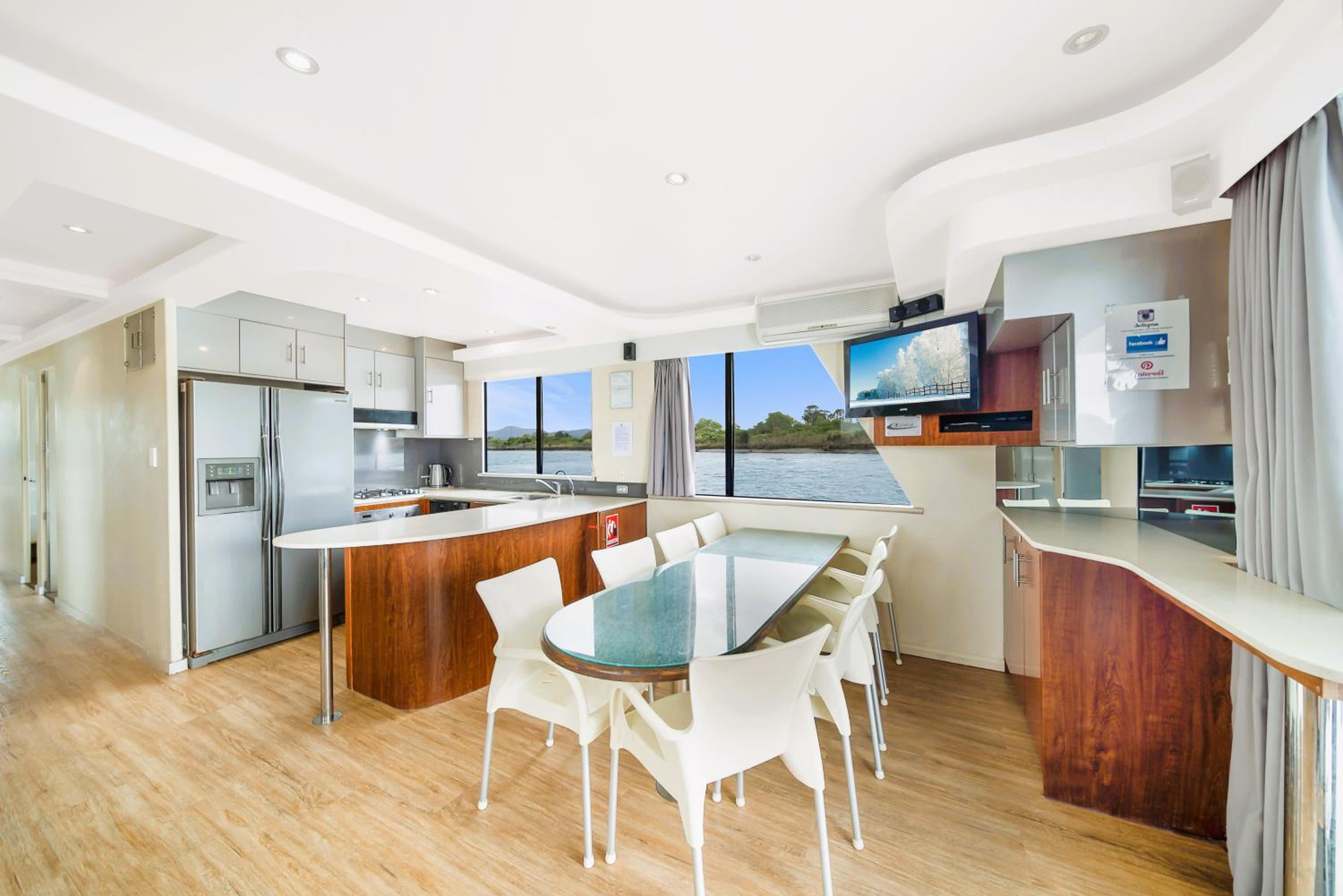 Coomera Houseboats