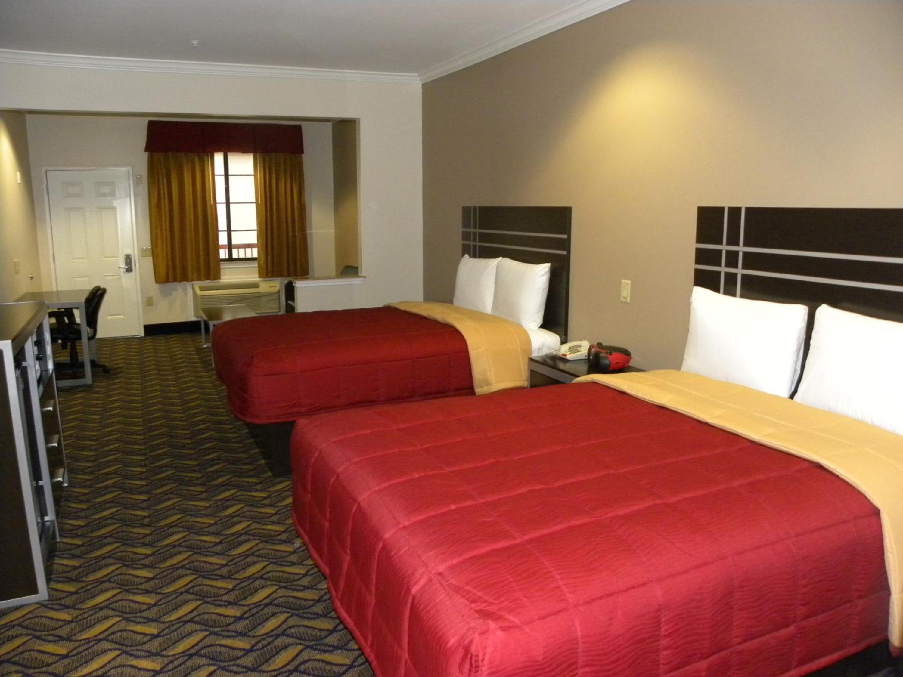 Palace Inn Kingwood - Property Image 3