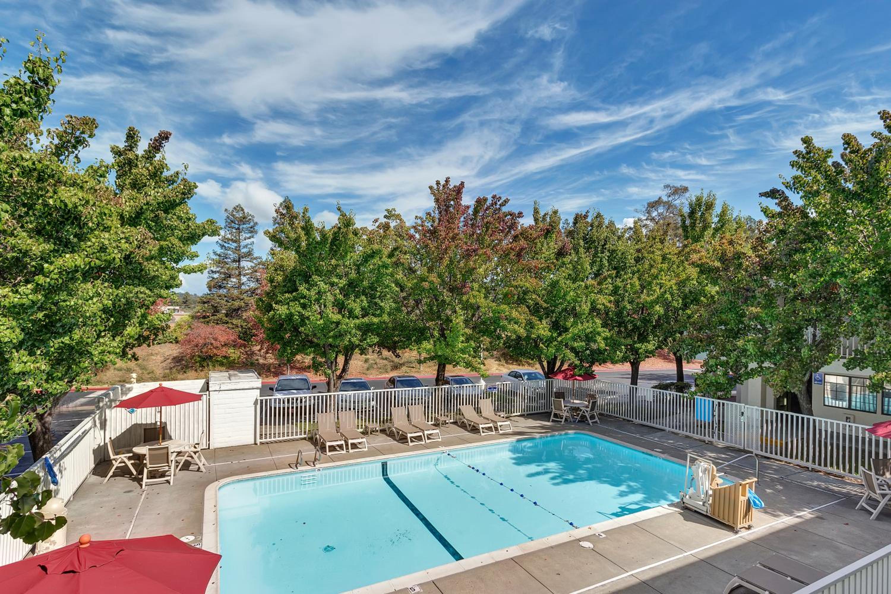 Super 8 by Wyndham Santa Rosa North
