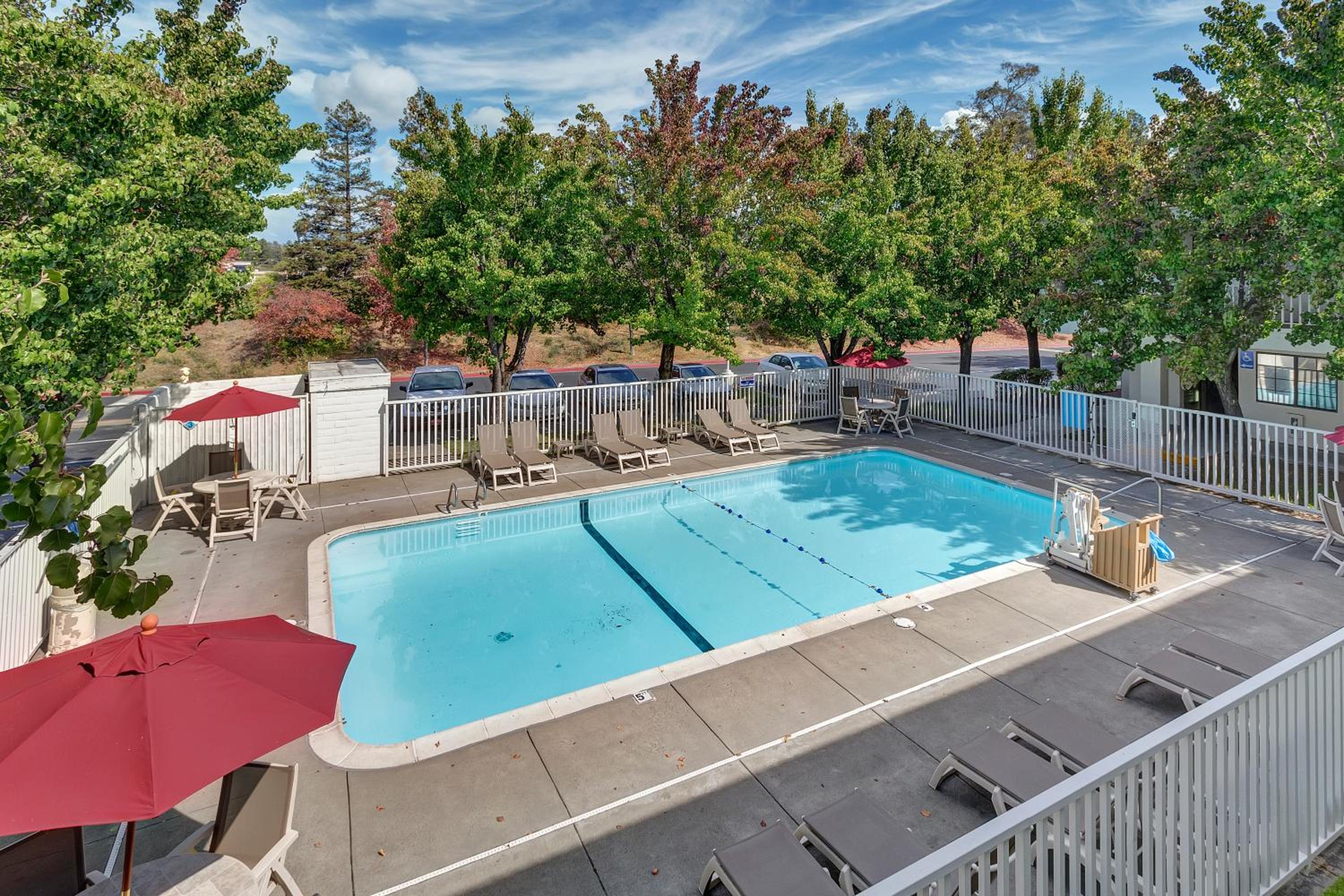 Super 8 by Wyndham Santa Rosa North