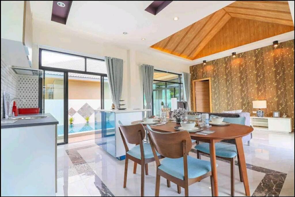Modern Villa Hua Hin view 4