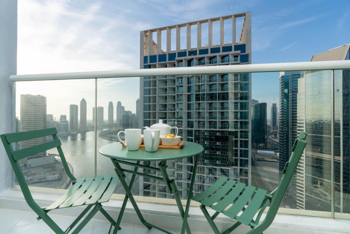 Hotel Vacay Lettings - Burj Khalifa & Canal view Studio at Damac Prive - Image 1