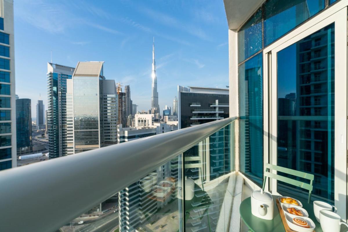 Vacay Lettings - Burj Khalifa & Canal view Studio at Damac Prive