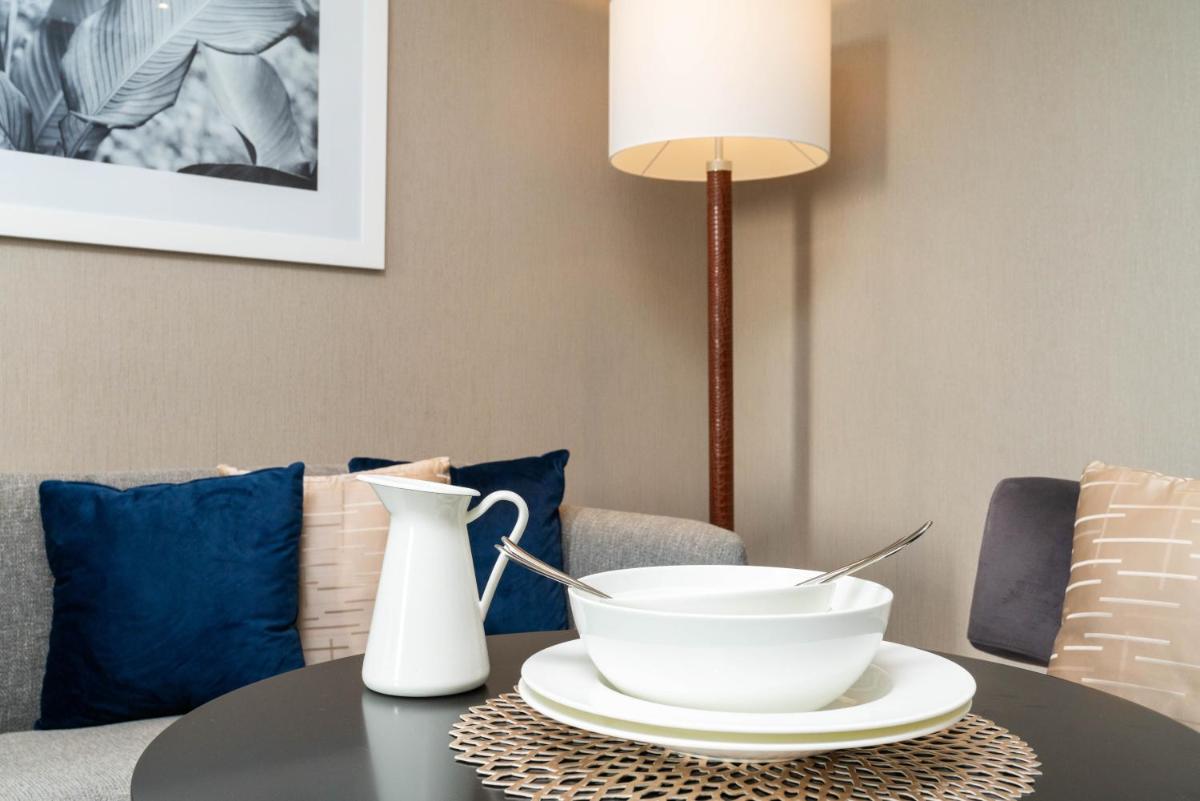 Vacay Lettings - Burj Khalifa & Canal view Studio at Damac Prive