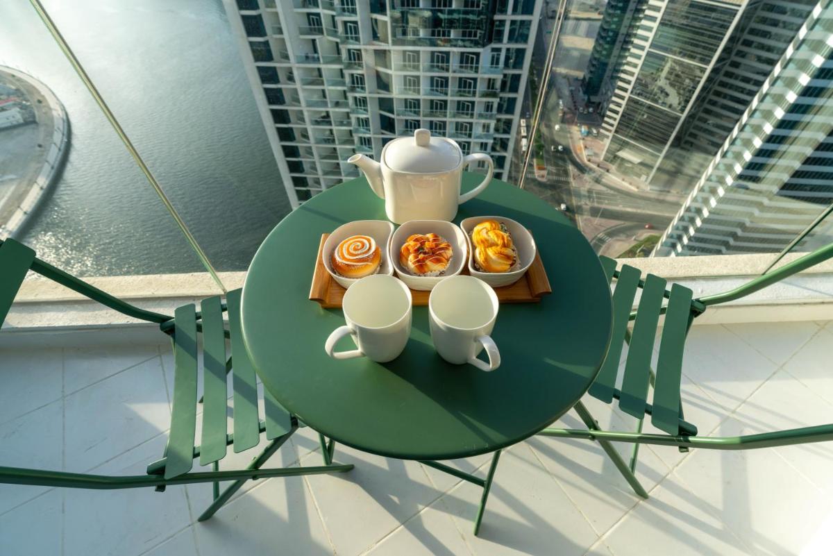 Vacay Lettings - Burj Khalifa & Canal view Studio at Damac Prive