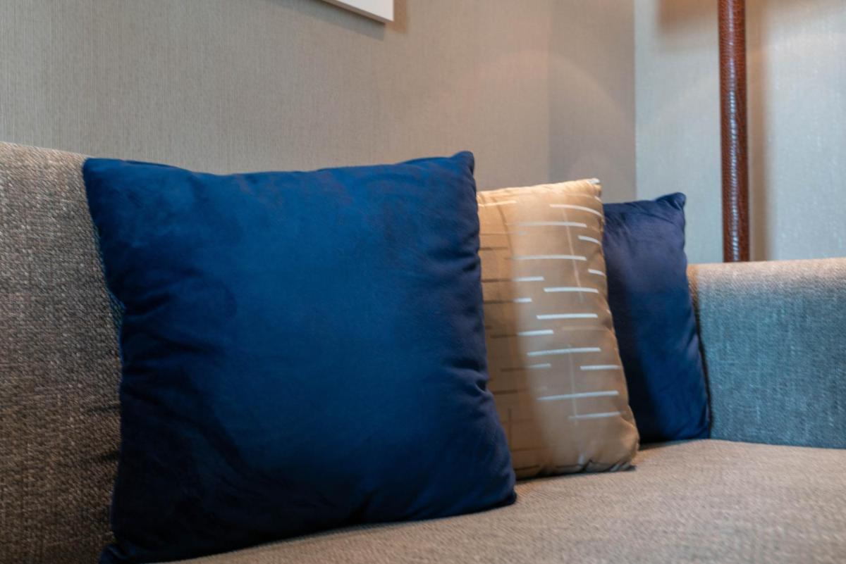 Vacay Lettings - Burj Khalifa & Canal view Studio at Damac Prive