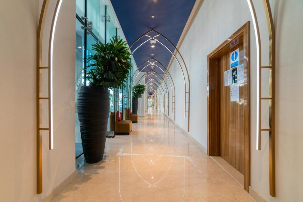 Vacay Lettings - Burj Khalifa & Canal view Studio at Damac Prive