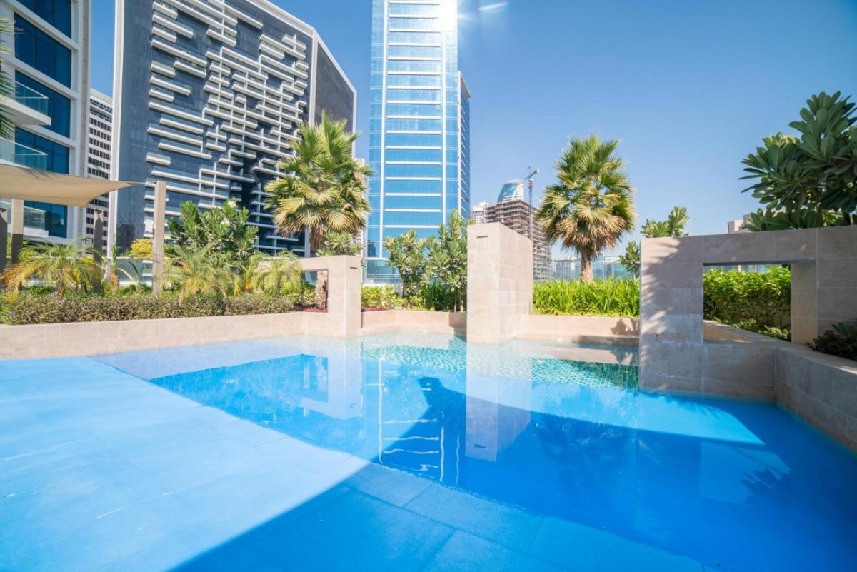 Vacay Lettings - Burj Khalifa & Canal view Studio at Damac Prive