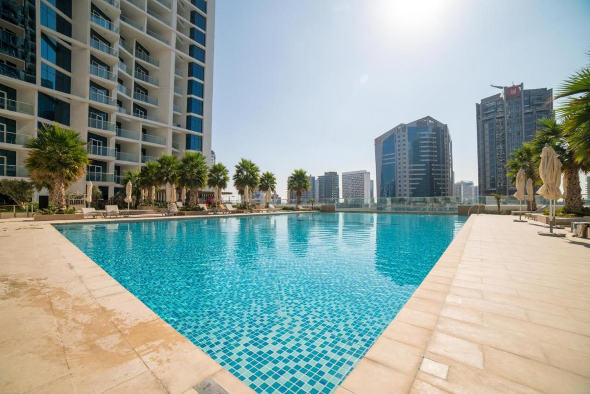Vacay Lettings - Burj Khalifa & Canal view Studio at Damac Prive