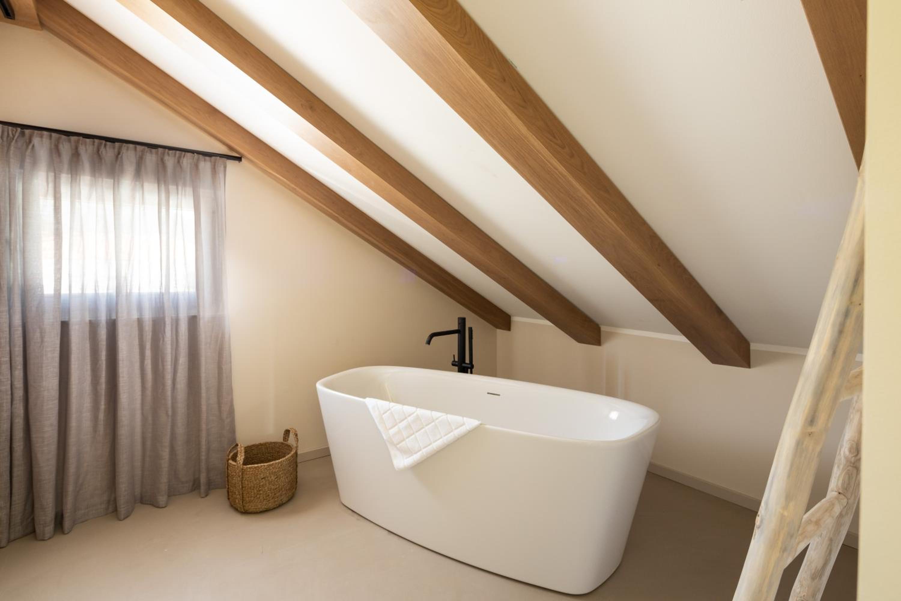 3 Luxury bedroom Apartment EMMA view 2