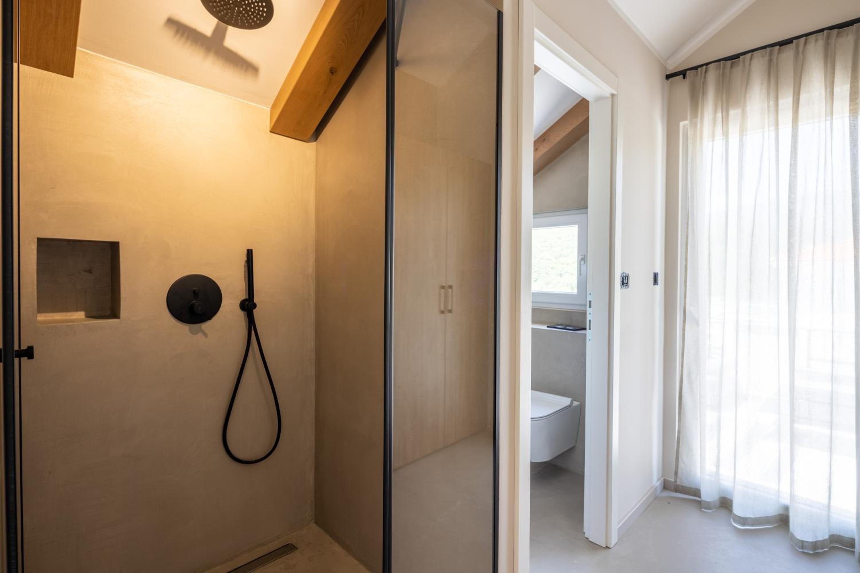 3 Luxury bedroom Apartment EMMA view 4