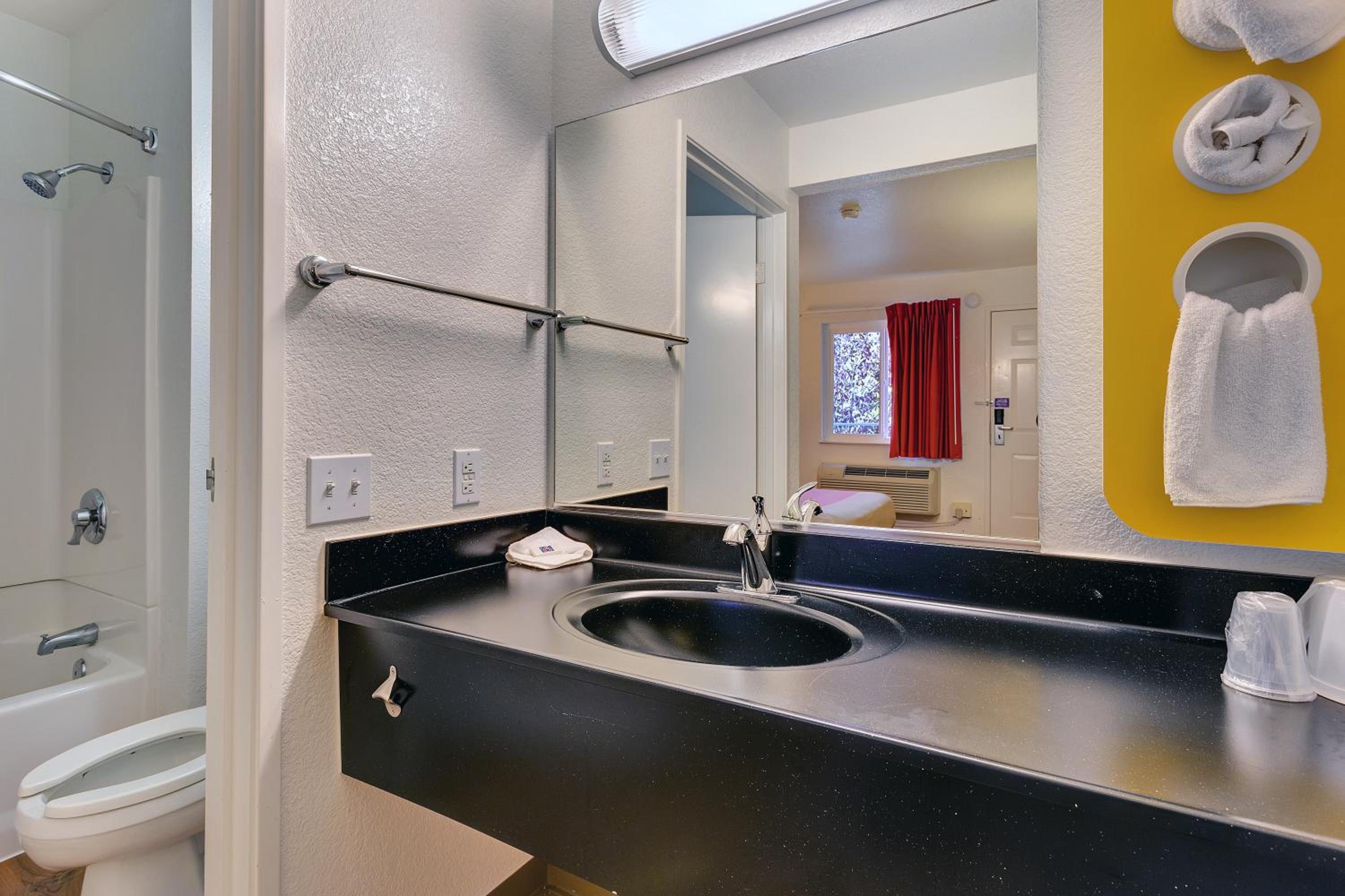 Rohnert Park Vacations - Motel 6-Rohnert Park, CA - Property Image 2