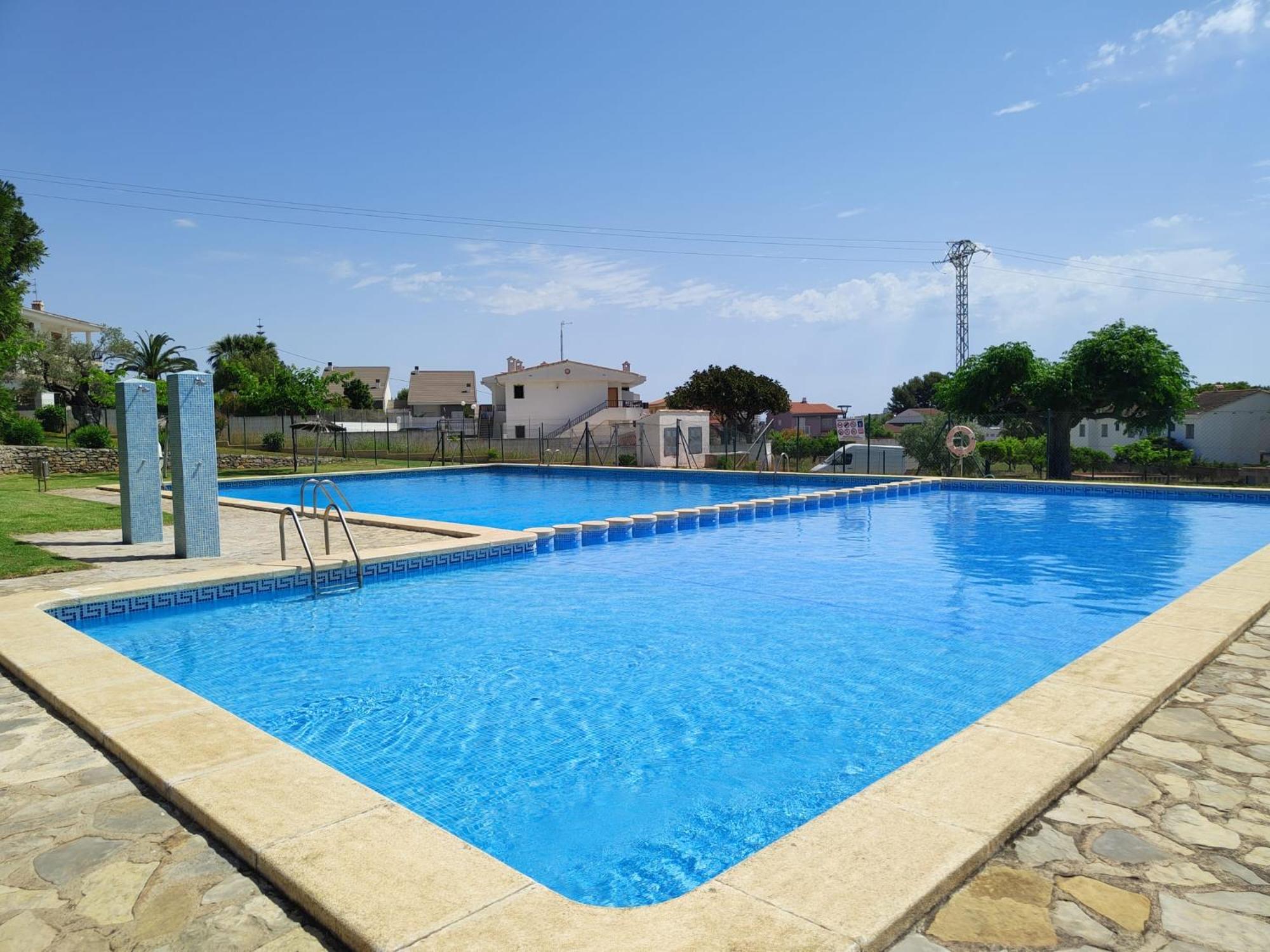 Adosado con piscina, aire acondicionado, parking y pista de tenis view 2