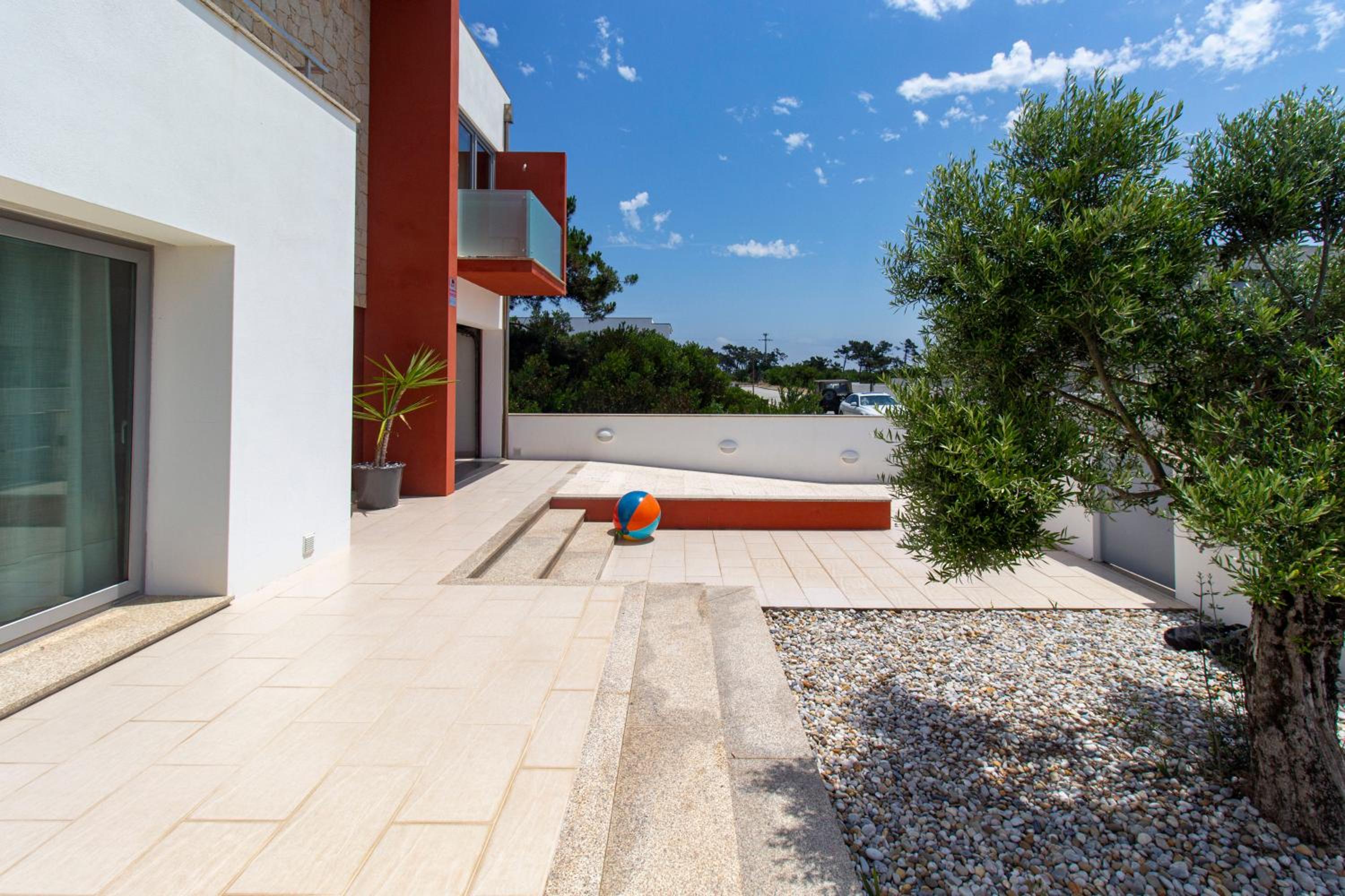 O CANTINHO ENTRE A RIA E O MAR - with hot water pool all year round view 4