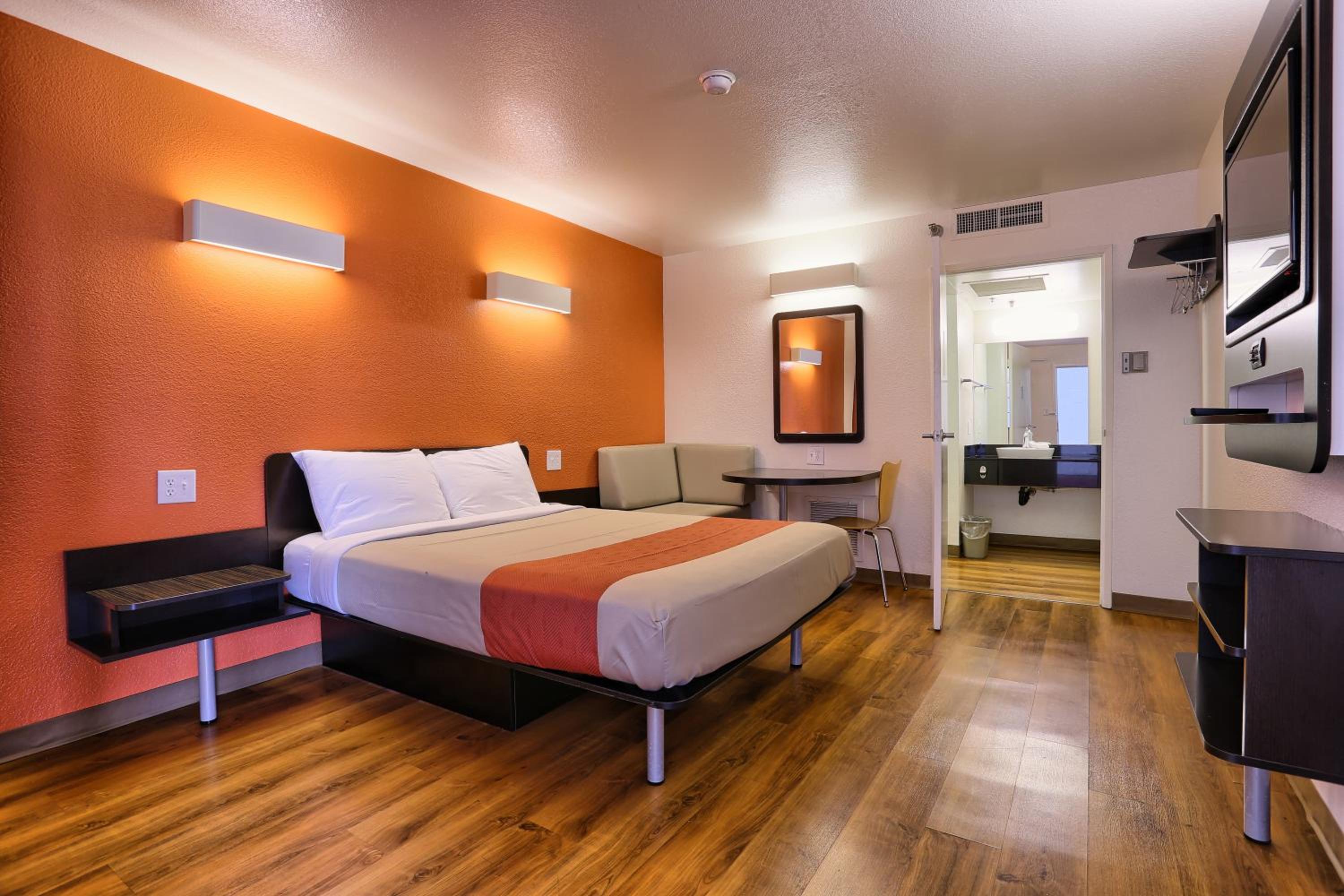 Petaluma Vacations - Park Inn by Radisson, Petaluma - Property Image 1