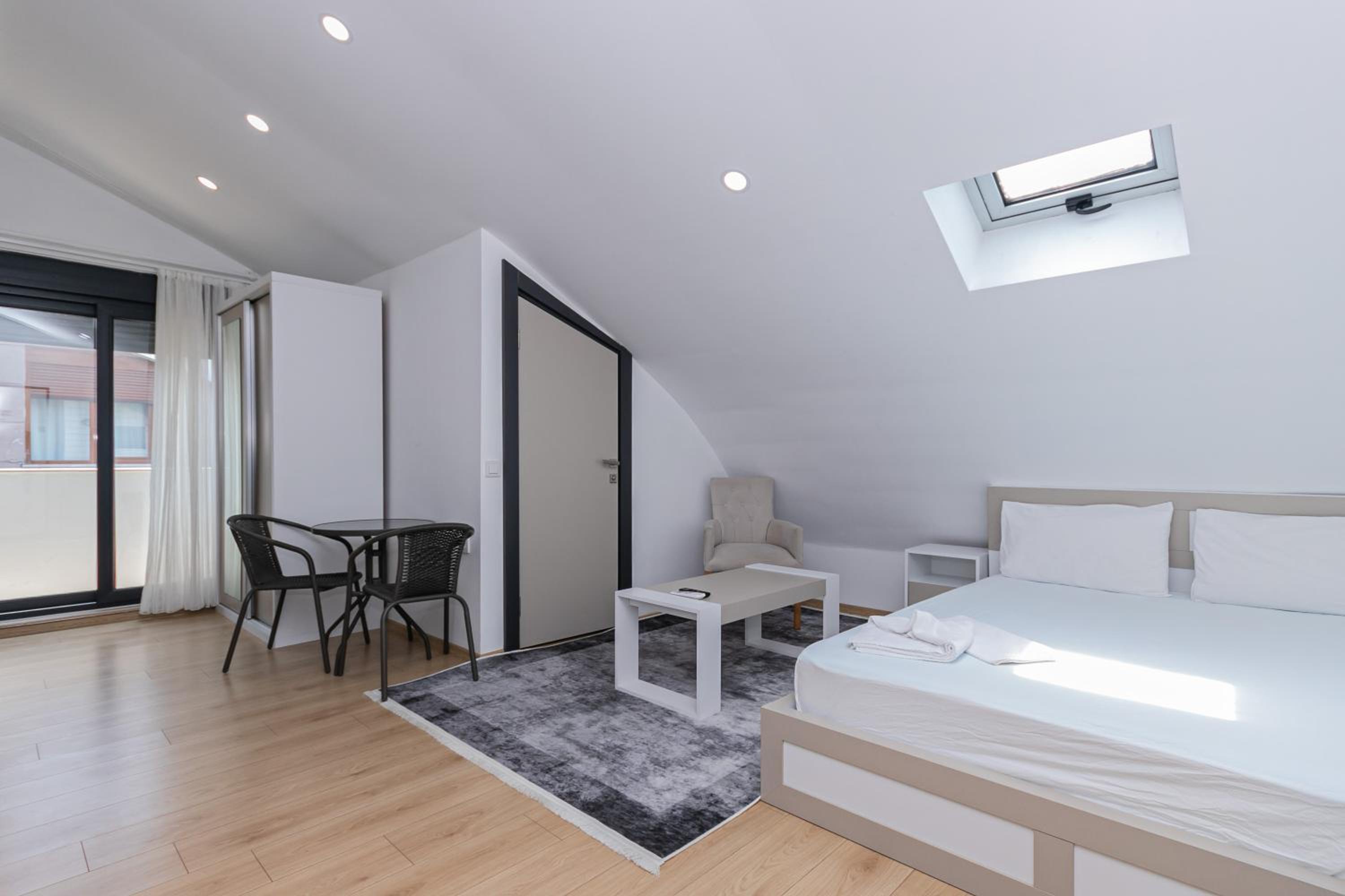 Oniks Comfort Suites - Image 47