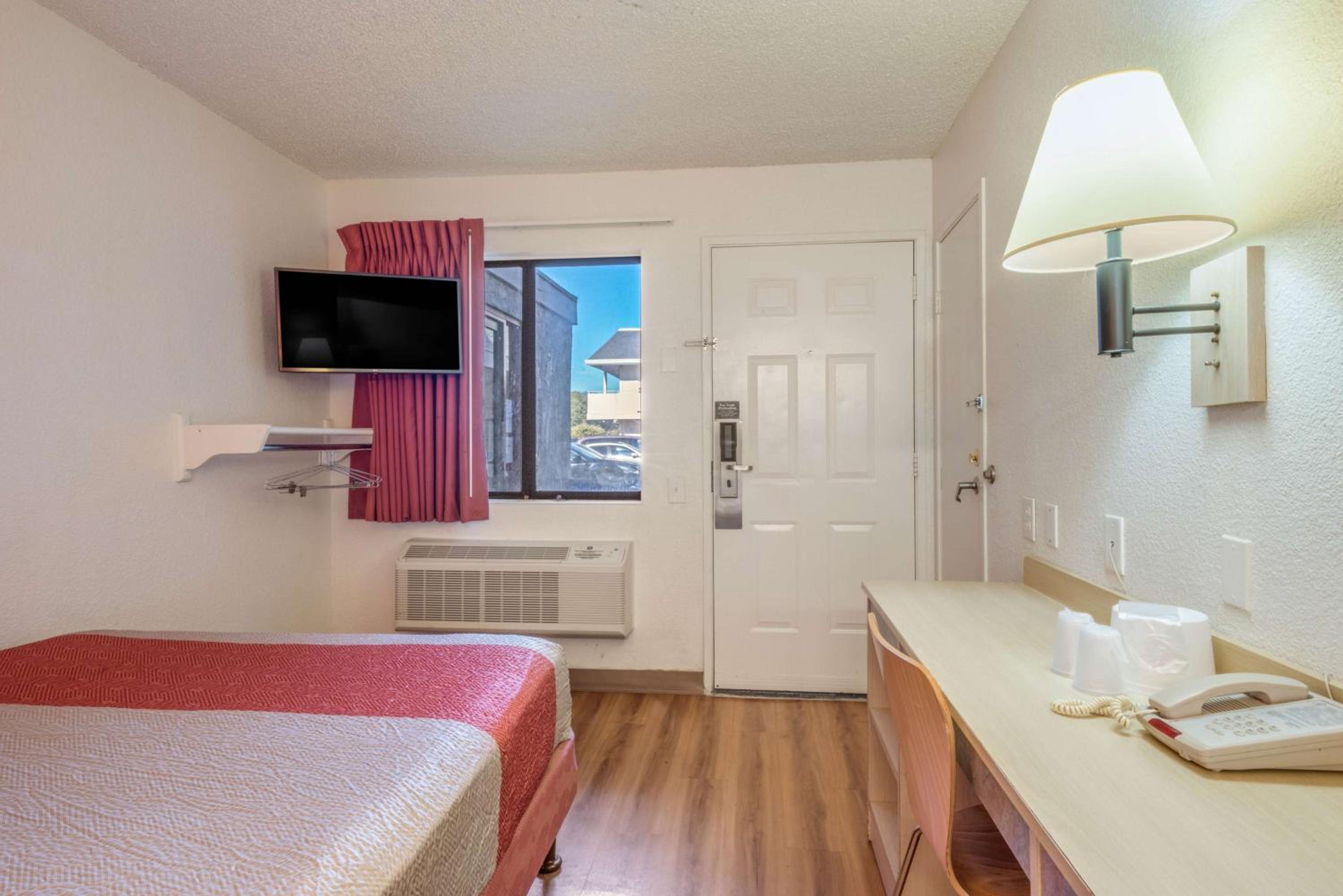 Fairfield Vacations - Motel 6-Fairfield, CA - North - Property Image 36